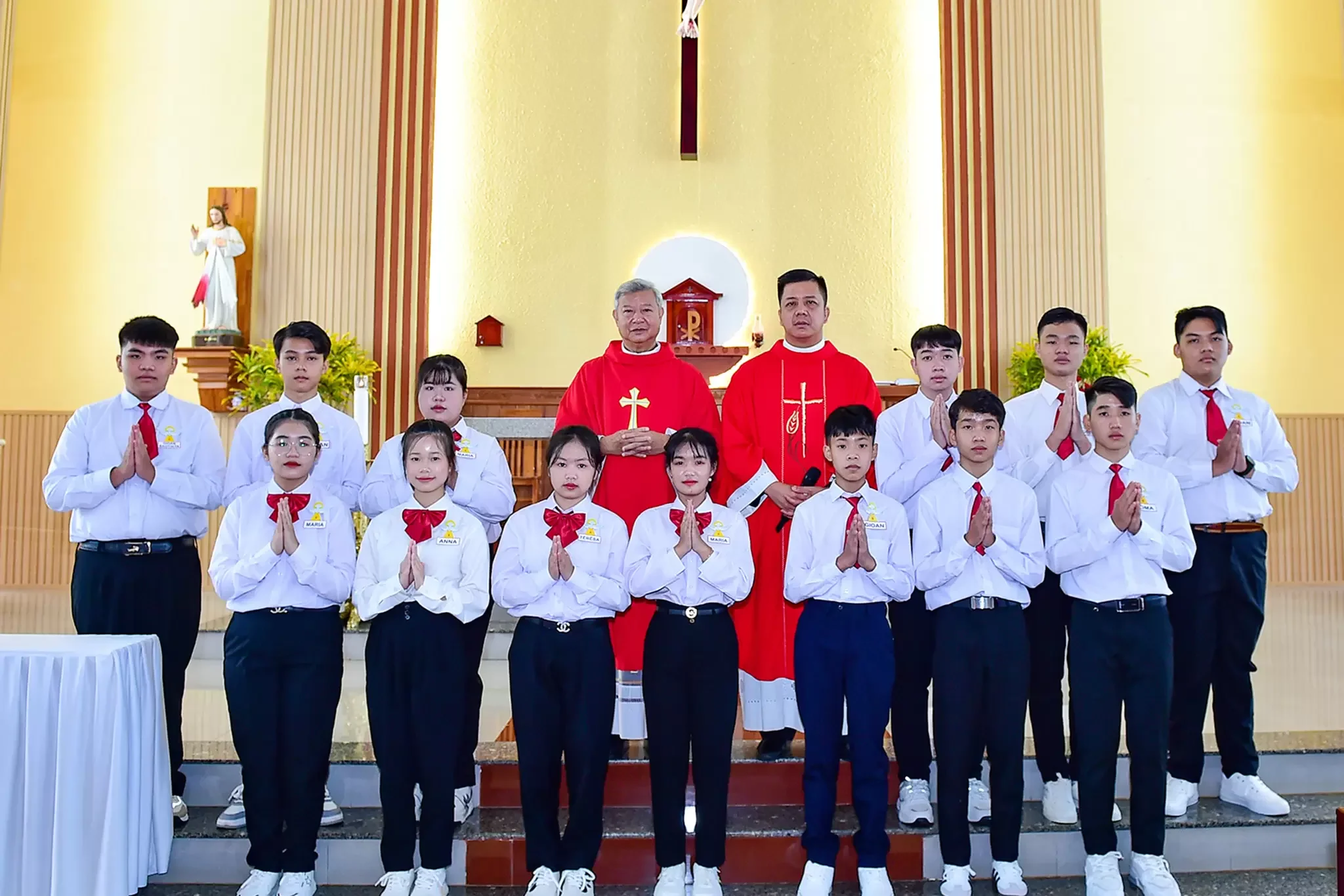 Cha Tổng Đại Diện Ban Bí Tích Thêm Sứ Tại Giáo Sở Đức Mẹ Vô Nhiễm (Bảo Lộc)