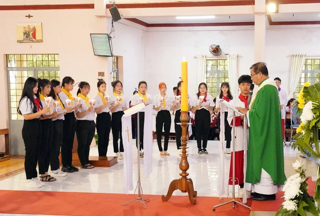 GX LÂM PHÁT: THÁNH LỄ TUYÊN HỨA VÀ RƯỚC LỄ BAO ĐỒNG CN 17 TN, 30/07/2023