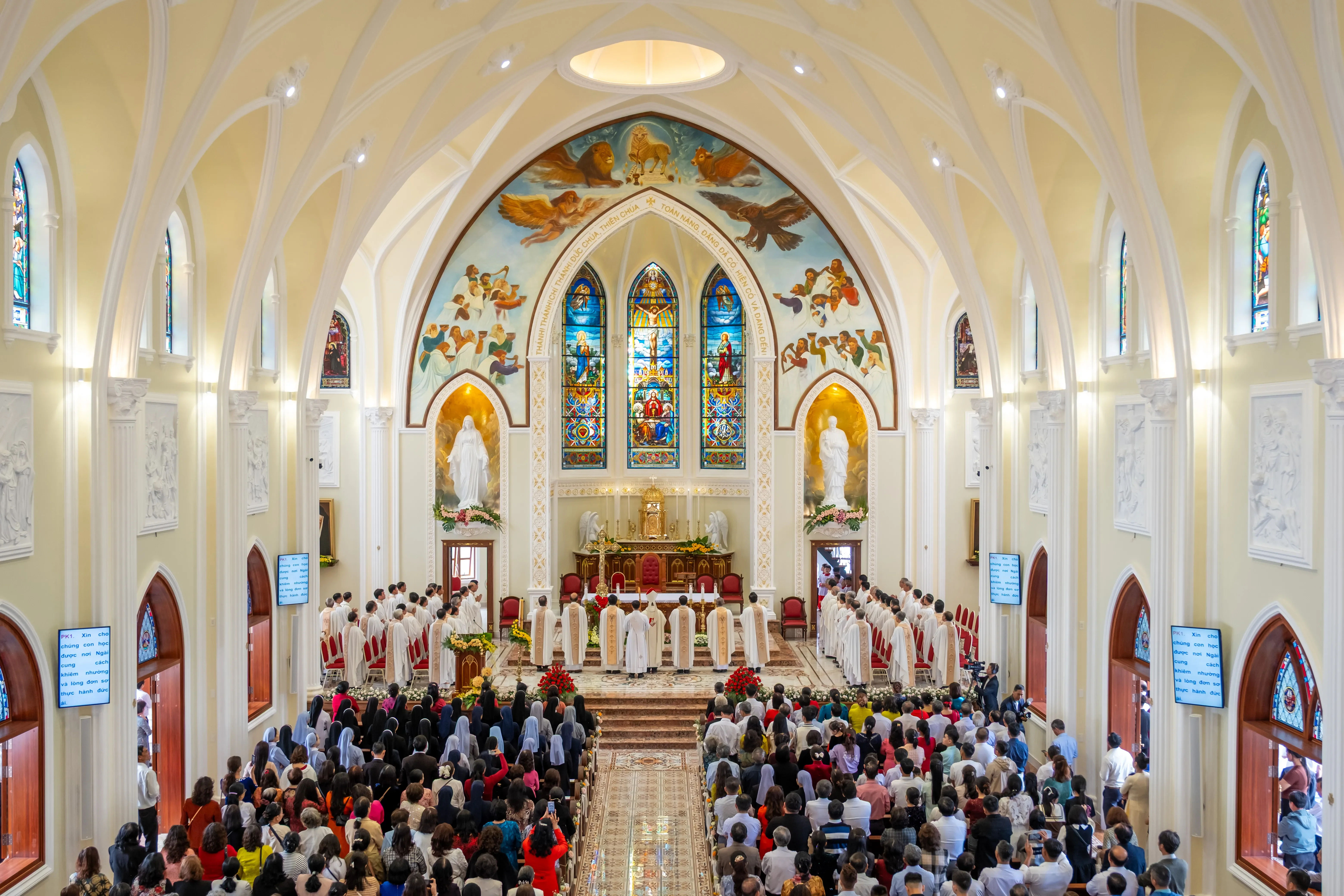 Giáo Xứ Vinh Sơn Đà Lạt: Lễ Khánh Thành Và Làm Phép Nhà Thờ