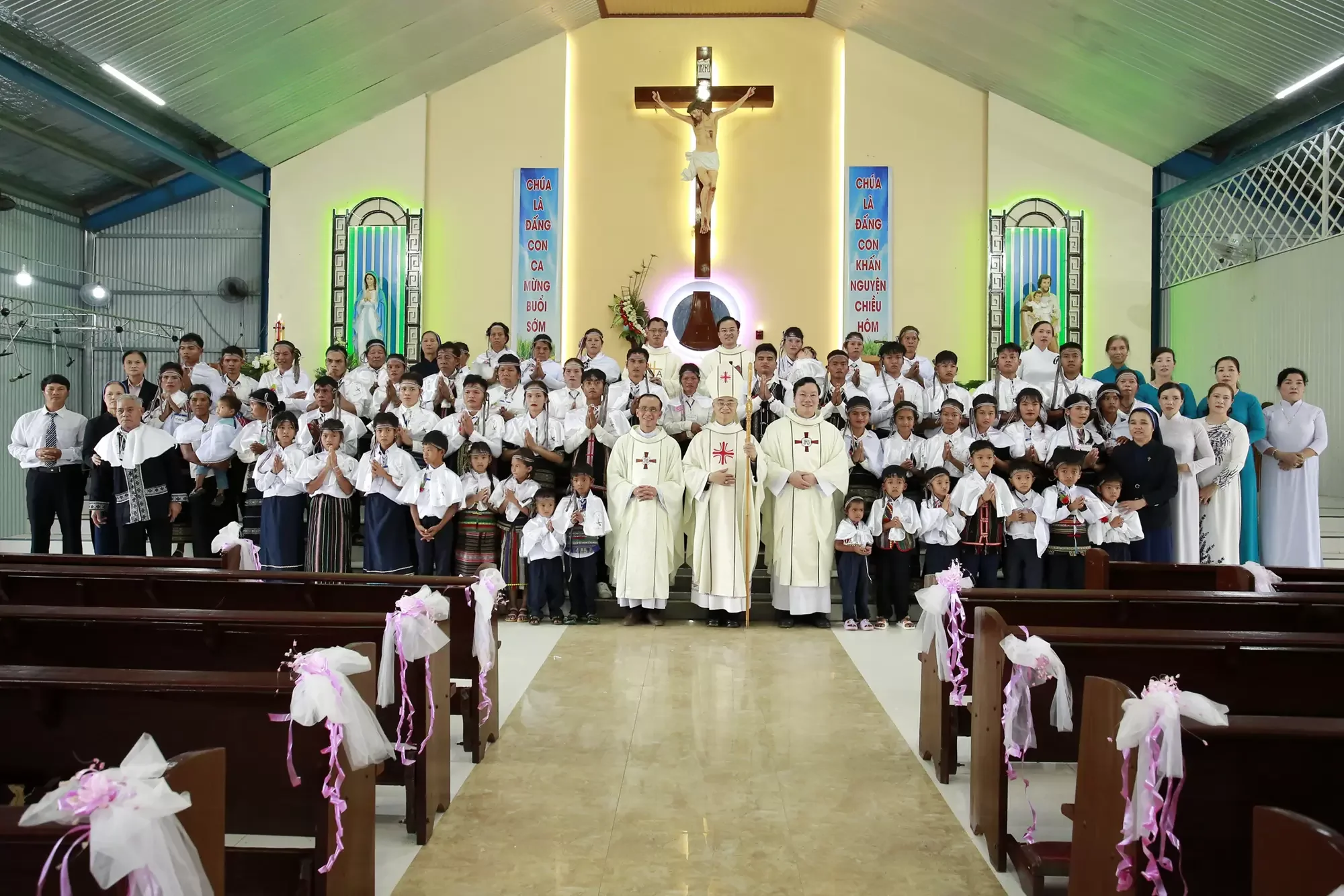 Giáo Xứ Lộc Nam (Bảo Lộc): 60 Dự Tòng Dân Tộc K’Ho Lãnh Nhận Các Bí Tích Khai Tâm Kitô Giáo