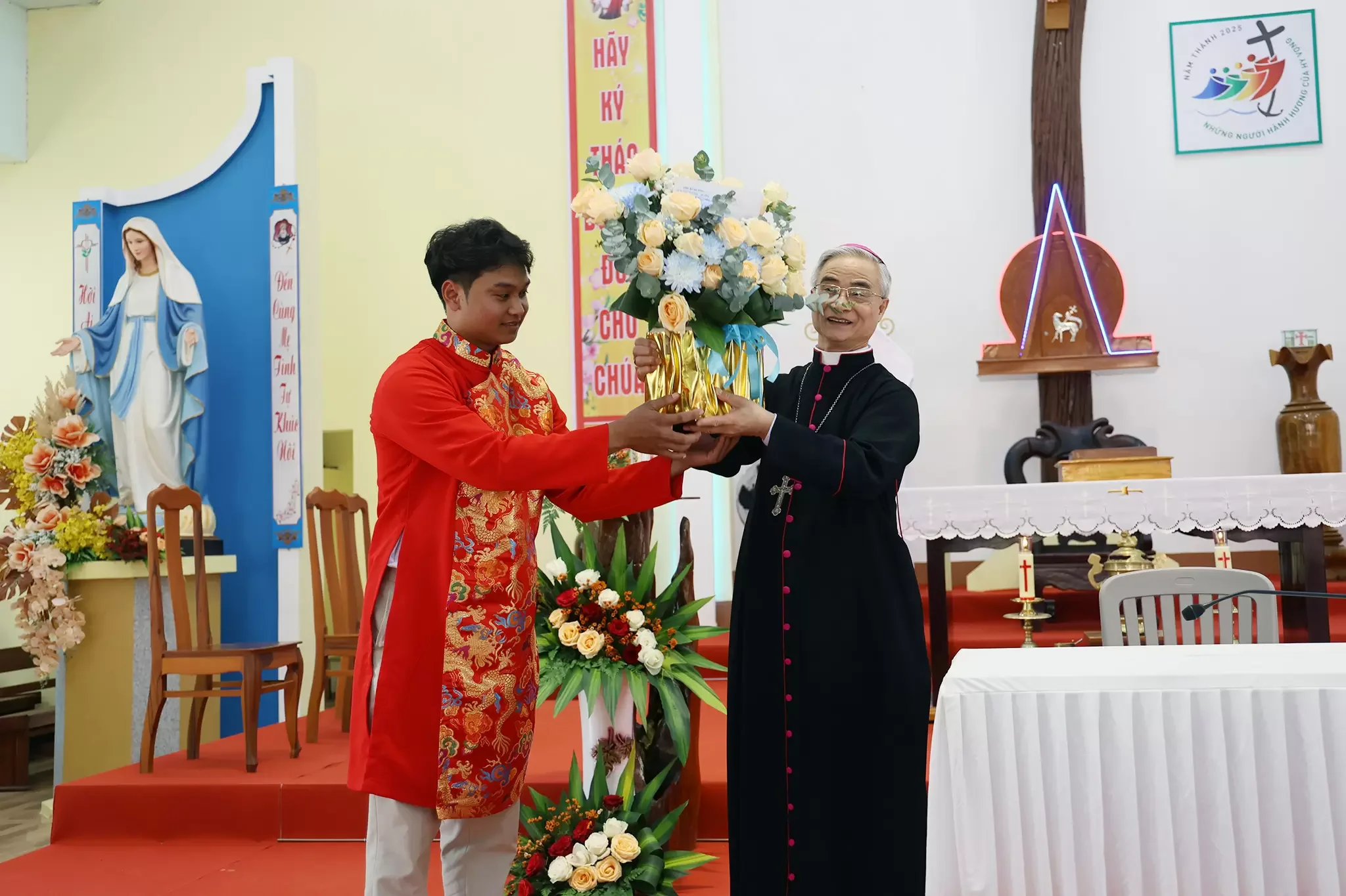 Giáo Hạt Đạ Tông Chúc Tết Đức Cha Đaminh Nguyễn Văn Mạnh – Giám Mục Giáo Phận Đà Lạt