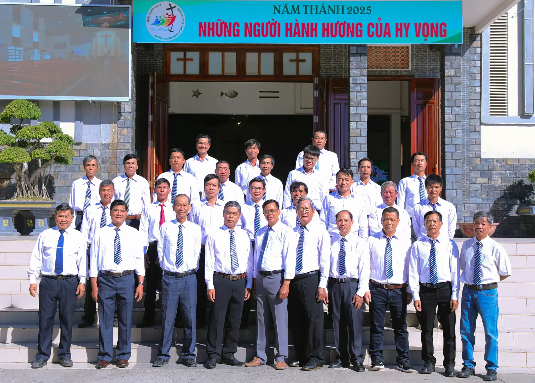 Giới Gia Trưởng Giáo Hạt Đơn Dương Hành Hương Năm Thánh