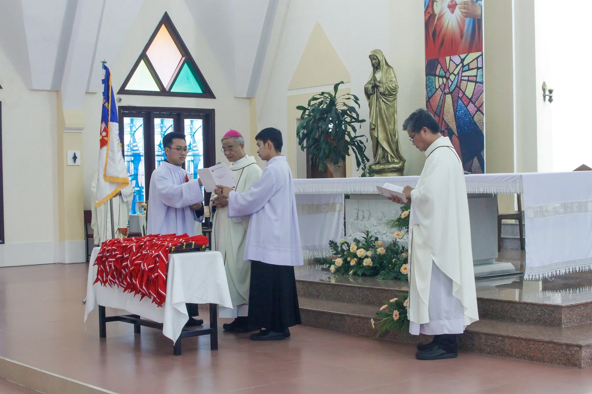 Sa Mạc Trợ Uý Thiếu Nhi Thánh Thể Giáo Phận Đà Lạt