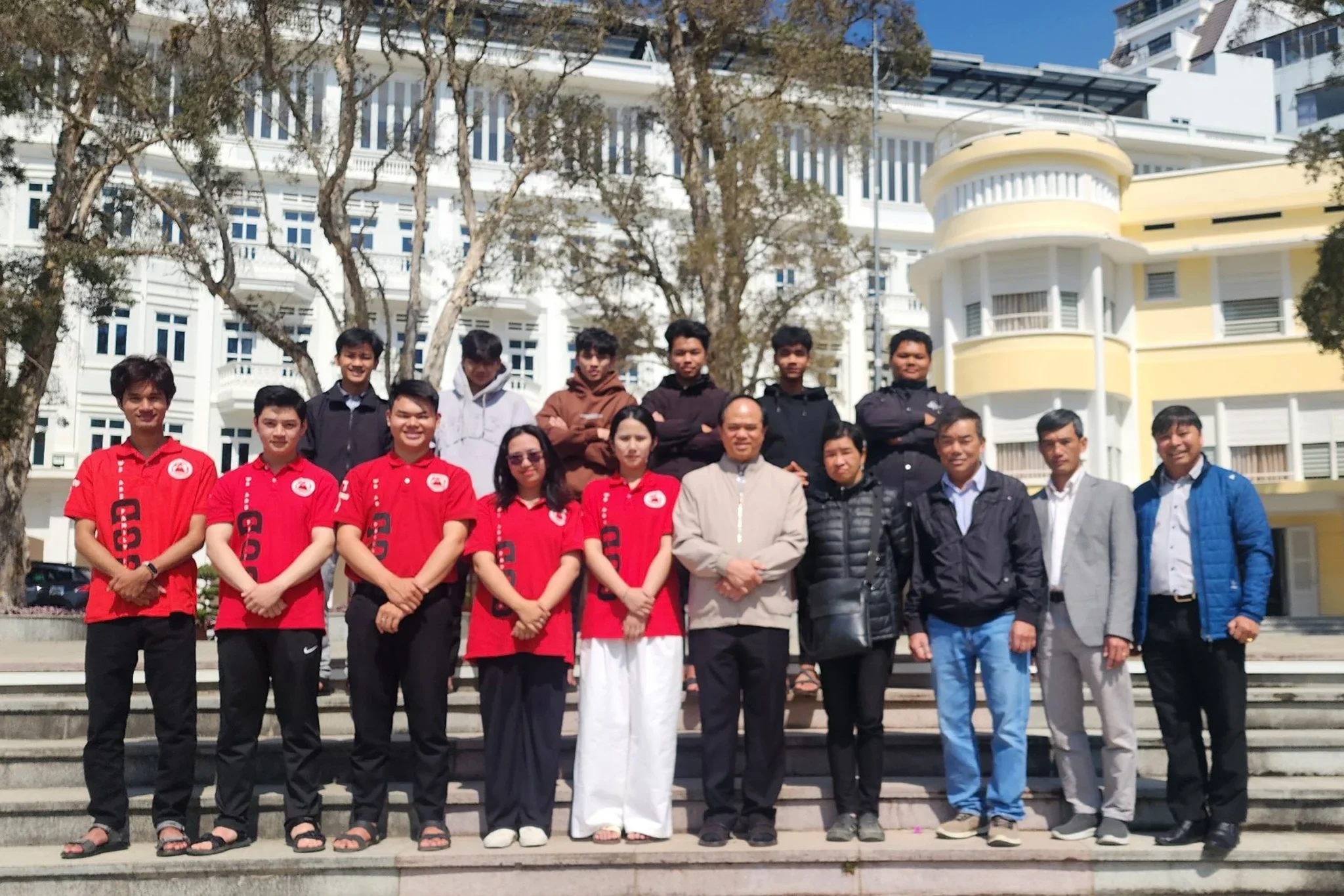 Giới Trẻ Đà Lạt Chúc Mừng Bổn Mạng Quí Cha Đặc Trách