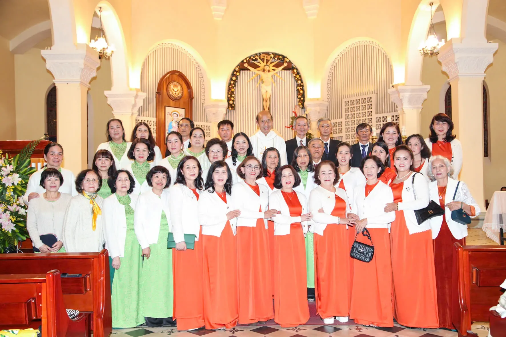 Giáo xứ Chính Tòa Đà Lạt: Mừng Bổn Mạng Và Kỷ Niệm 55 Năm Thành Lập 2 Giáo Họ Mộng Triệu và La Vang