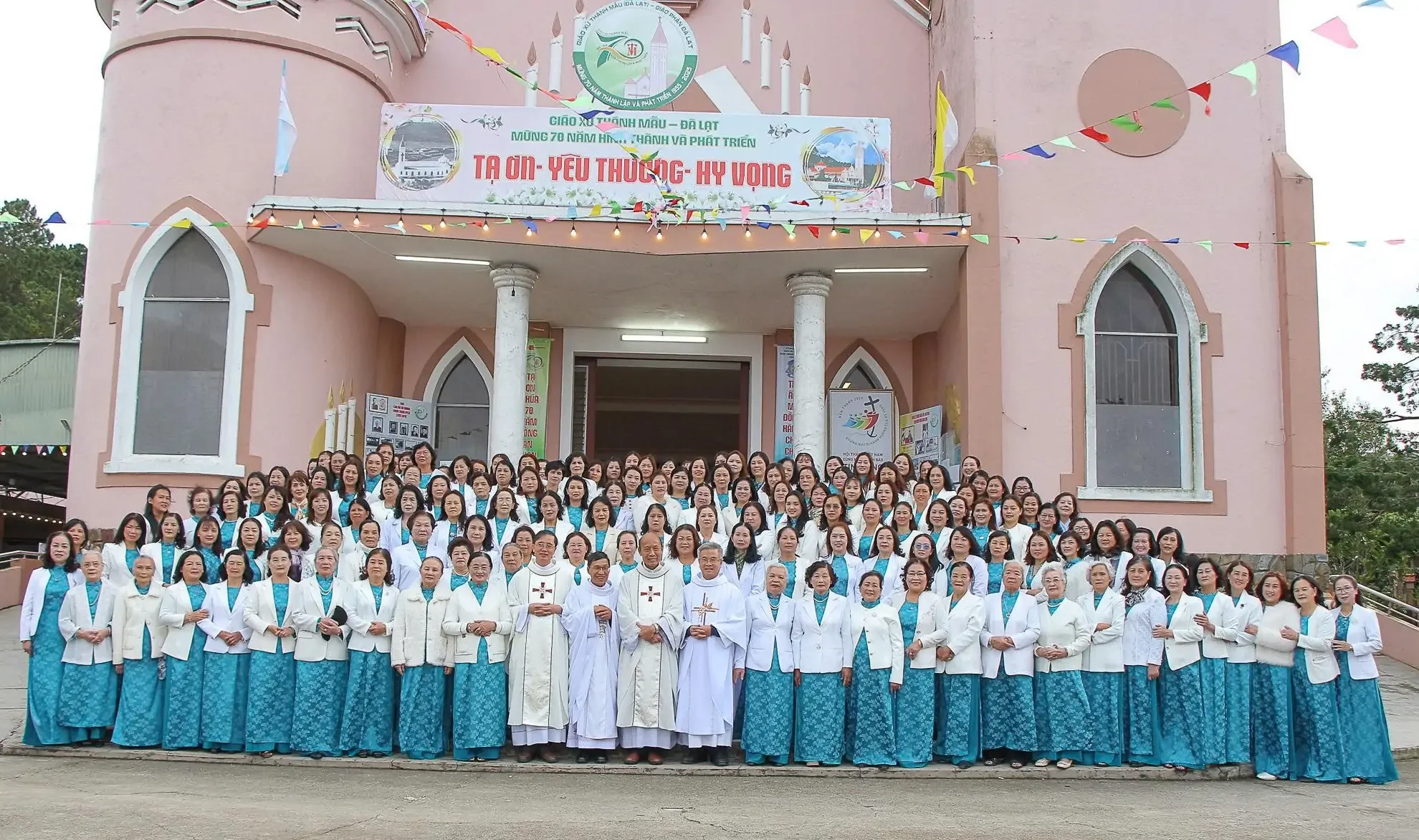 Giáo Xứ Thánh Mẫu (Đà Lạt): Giới Hiền Mẫu Mừng Lễ Bổn Mạng Và Kỷ Niệm 15 Năm Thành lập