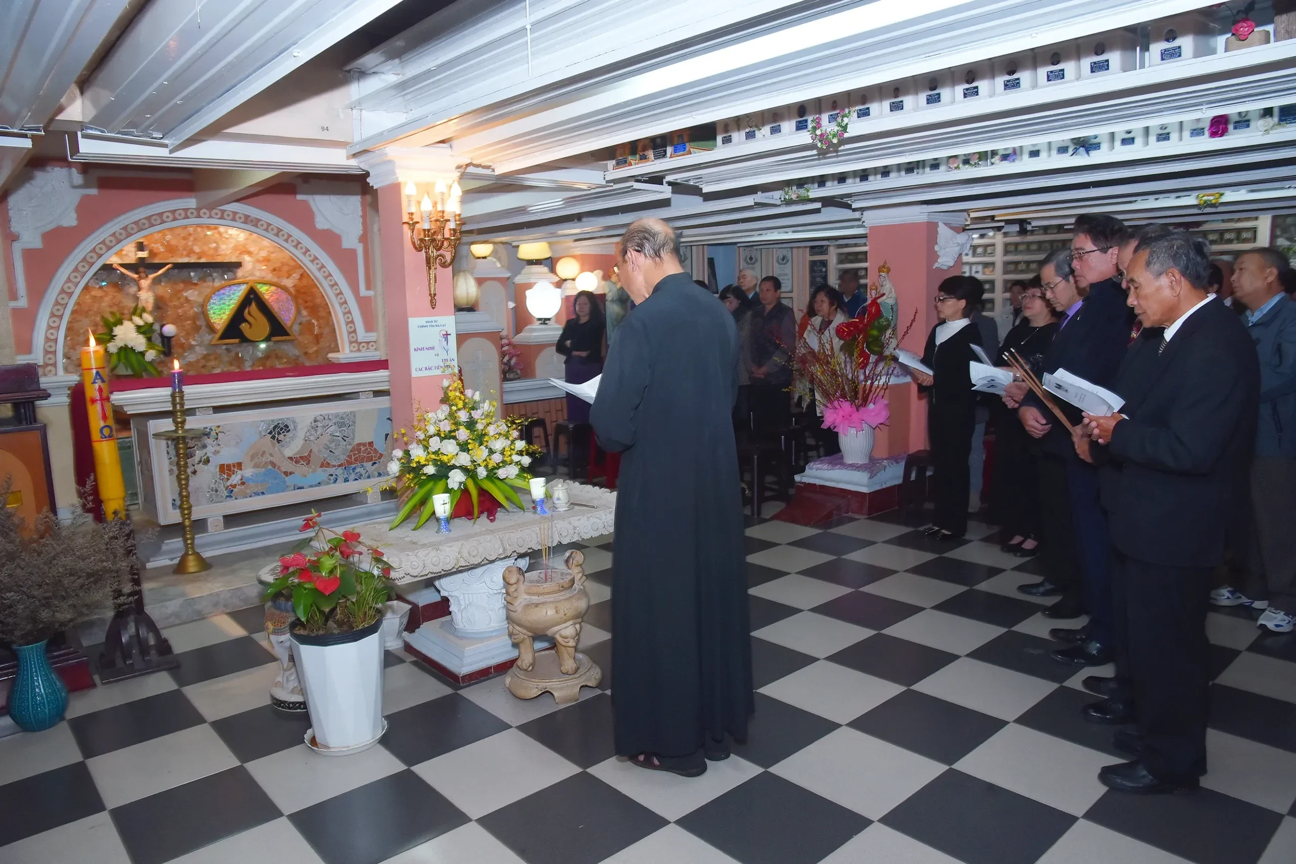 Giáo Xứ Chính Tòa Đà Lạt: Thánh Lễ Cầu Nguyện Cho Các Tín Hữu Đã Qua Đời