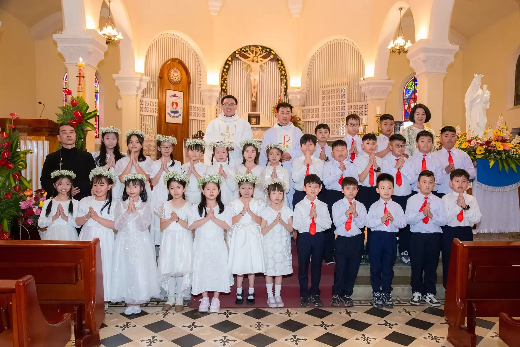 Giáo Xứ Chính Tòa Đà Lạt: 125 Thiếu Nhi Hân Hoan Được Rước Lễ Lần Đầu