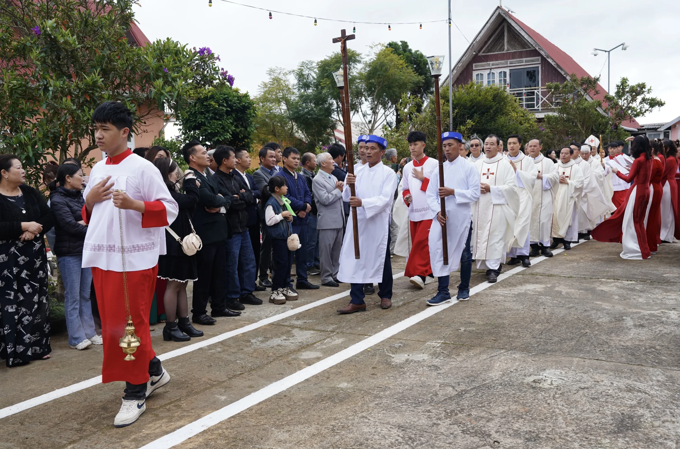 Giáo Xứ Đa Lộc (Đà Lạt) Kỷ Niệm 25 Năm Cung Hiến Nhà Thờ Và Làm Phép Chuông Mới