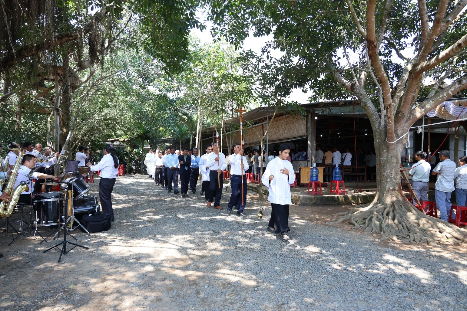 Thiết Lập Giáo Xứ Đạ R’sal – 93 Em Lãnh Nhận Bí Tích Rước Lễ Lần Đầu Và Thêm Sức