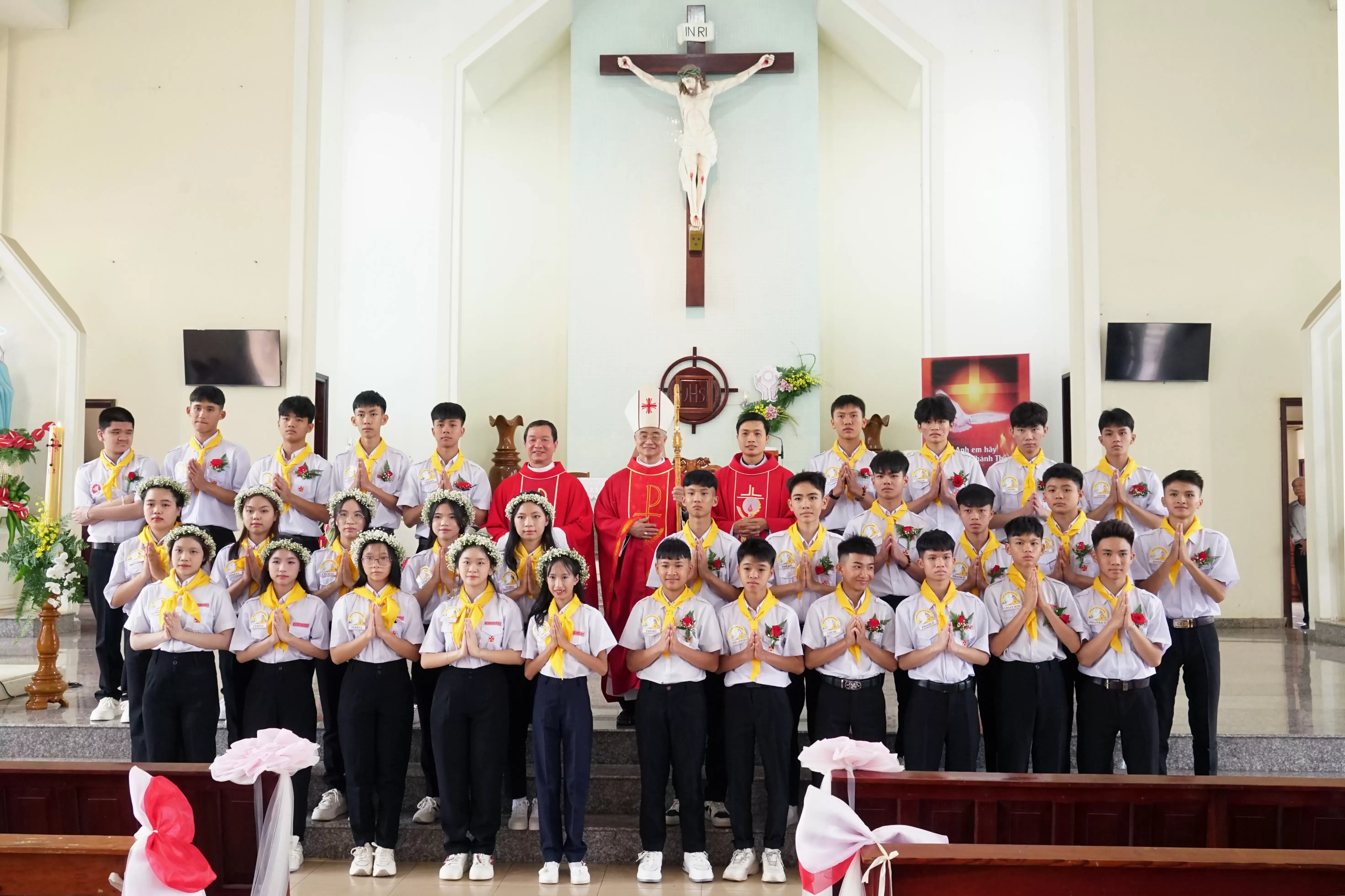 Giáo Xứ Kim Phát (Đức Trọng): 31 Thiếu Nhi Lãnh Nhận Bí Tích Thêm Sức