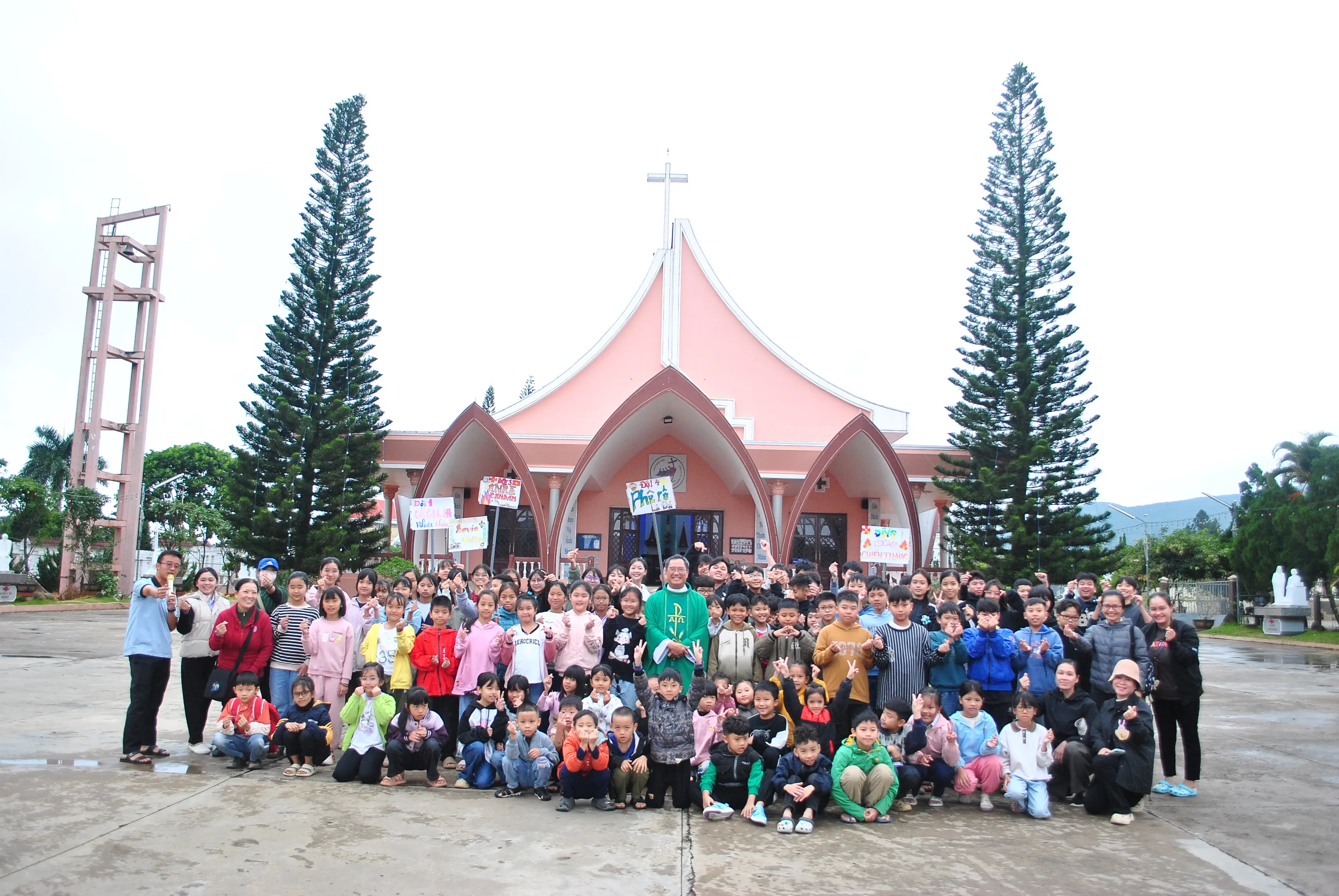 Trại Hè Thiếu Nhi Giáo Xứ Liên Khương: Hành Trình Hy Vọng