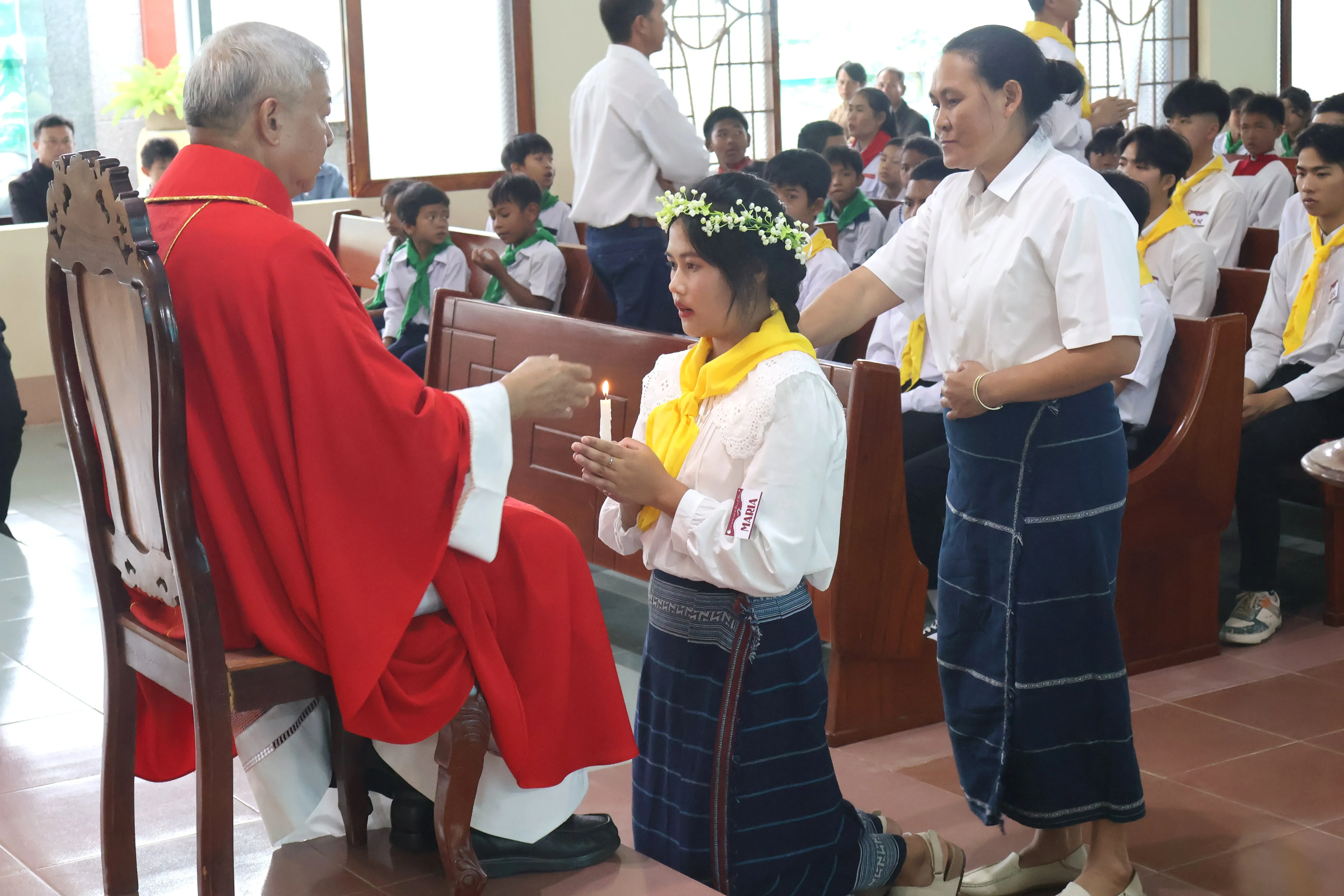 Giáo Xứ Lạc Sơn (Đơn Dương): Thánh Lễ Ban Bí Tích Thêm Sức