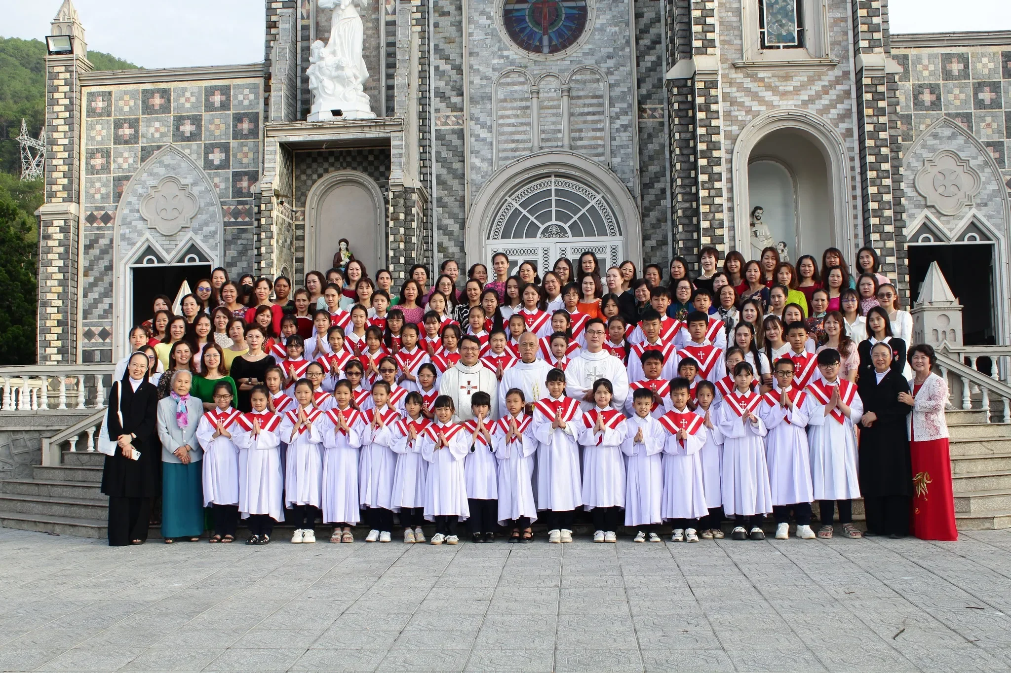 Giáo Xứ Lạc Viên (Đơn Dương): Ban Phụng Ca Mừng 50 năm Thành Lập