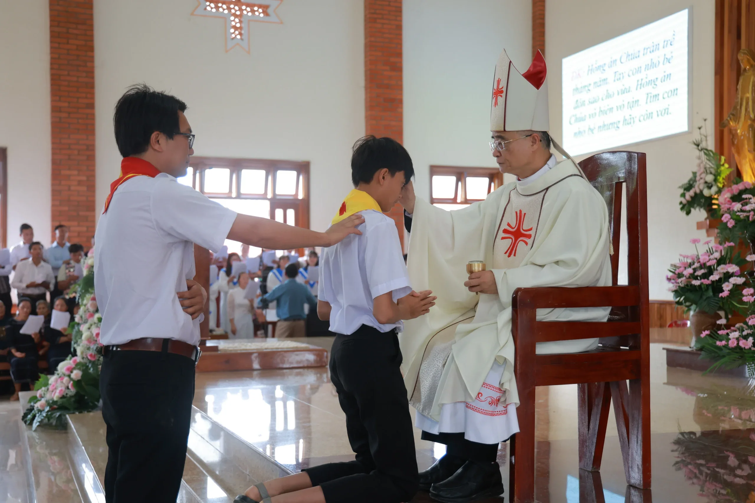 Giáo xứ Phi Liêng (Đạ Tông): Mừng 10 Năm Thành Lập Giáo Xứ, 6 Năm Cung Hiến Và Ban Các Bí Tích