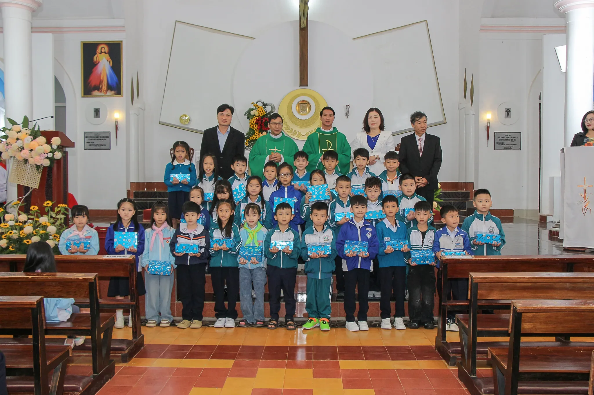 Giáo Xứ Thánh Mẫu (Đà Lạt) Tuyên Dương – Khen Thưởng 180 Học Sinh – Sinh Viên