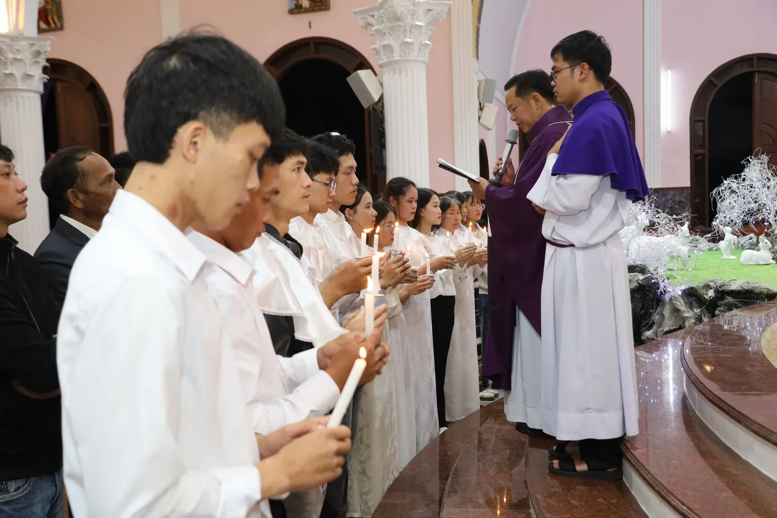 Hoa Trái Đức Tin Mùa Vọng 2025: Giáo Xứ Tùng Nghĩa (Đức Trọng) hân hoan đón nhận 10 anh chị em Tân Tòng