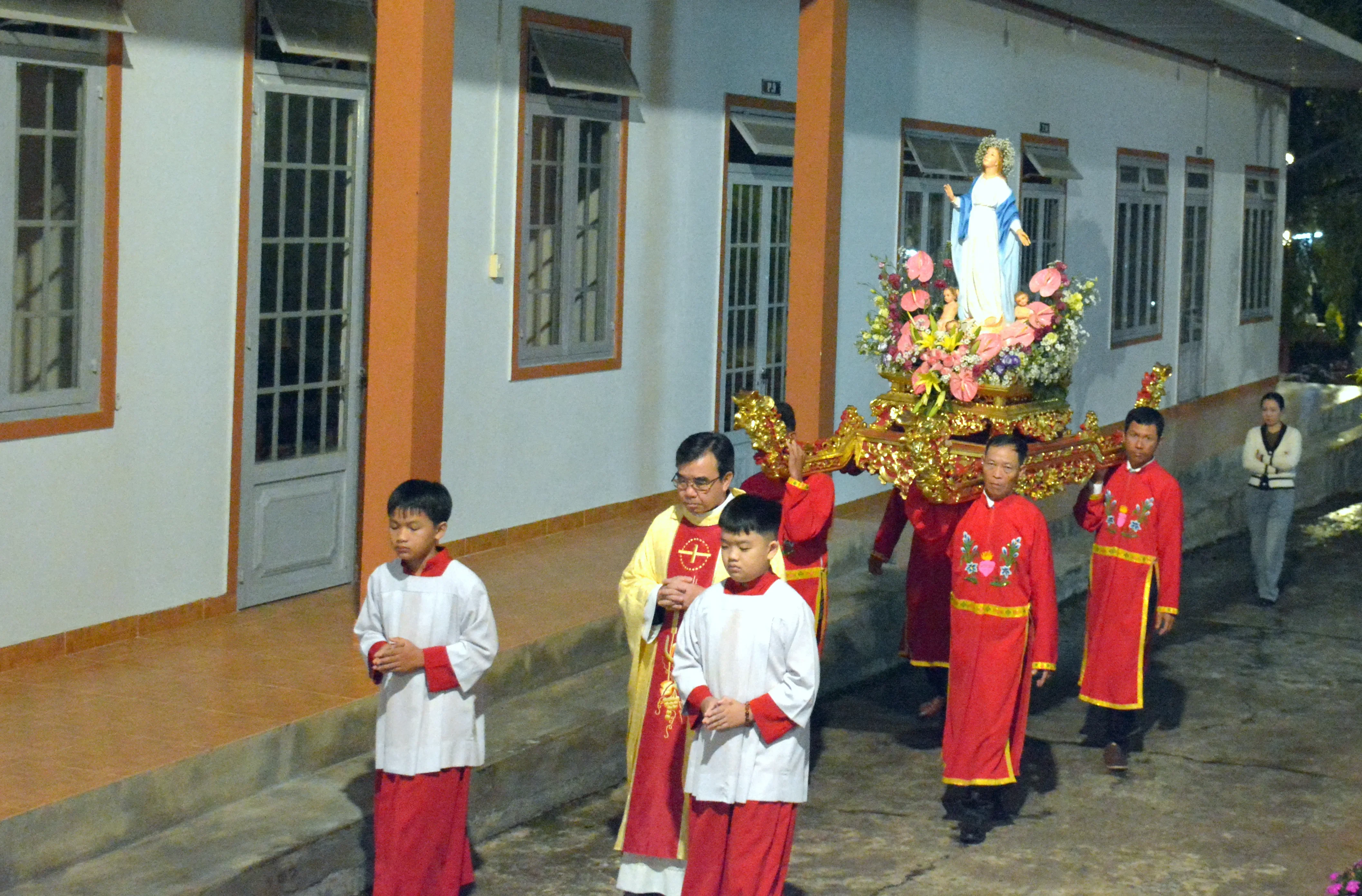 Giáo Xứ Tân Văn (Đức Trọng): Lễ Đức Maria Hồn Xác Lên Trời – Bổn Mạng Hiền Mẫu