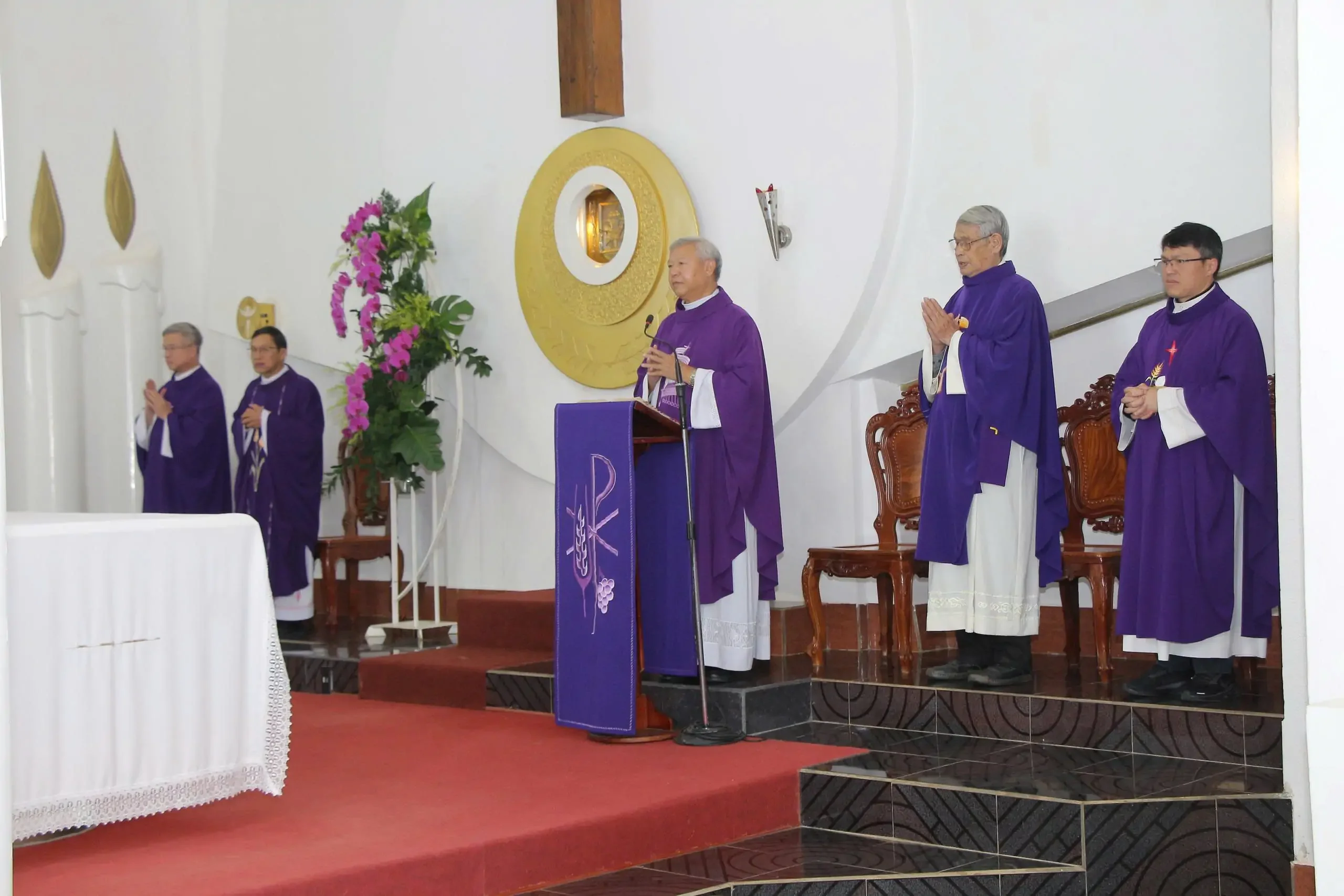 Đức Kitô, Niềm Hy Vọng Của Các Tín Hữu: Giáo Xứ Thánh Mẫu Đà Lạt Dâng Lễ Cầu Cho Các Đẳng Linh Hồn