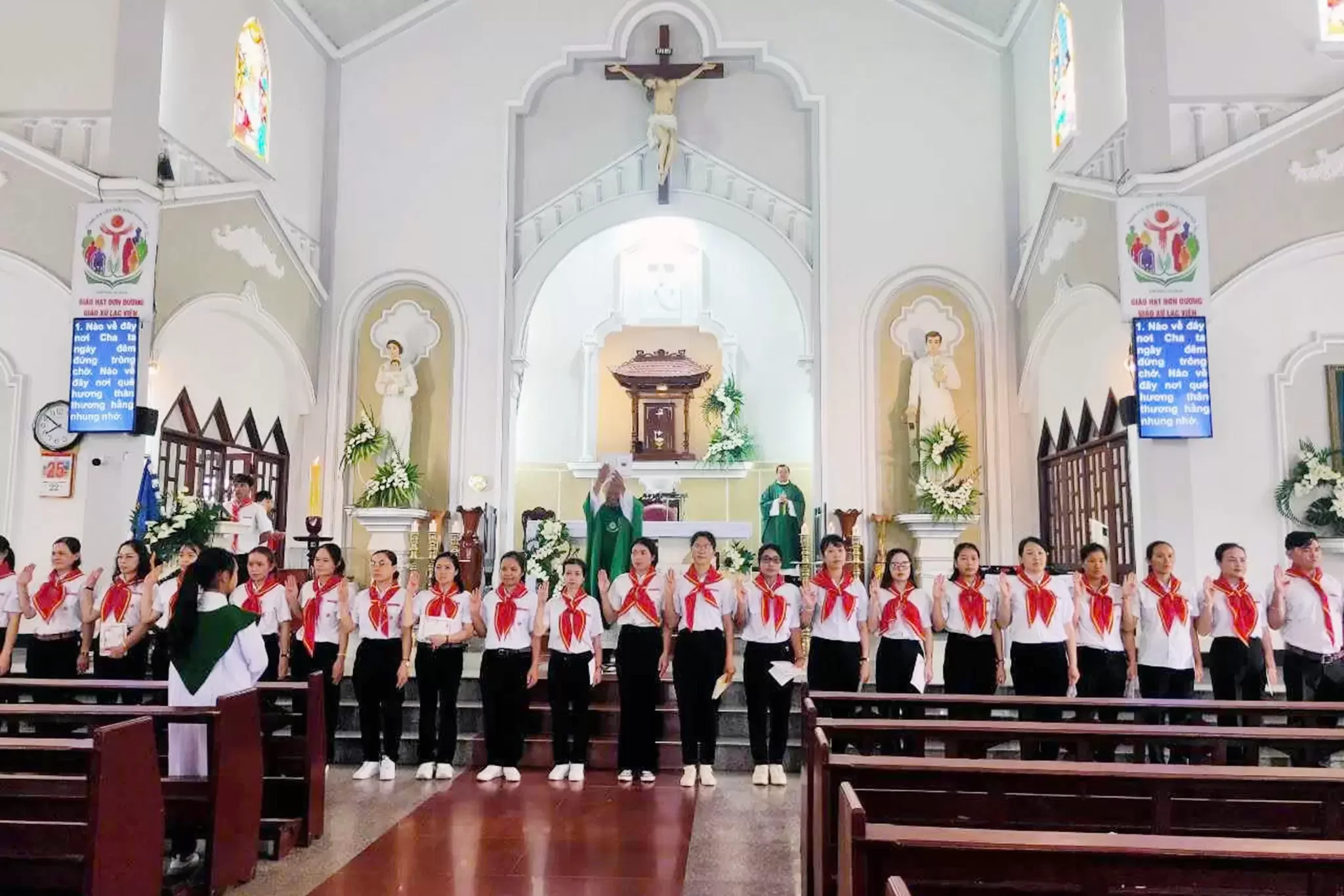 Giáo Hạt Đơn Dương: Lễ Tuyên Hứa Huynh Trưởng Thiếu Nhi Thánh Thể