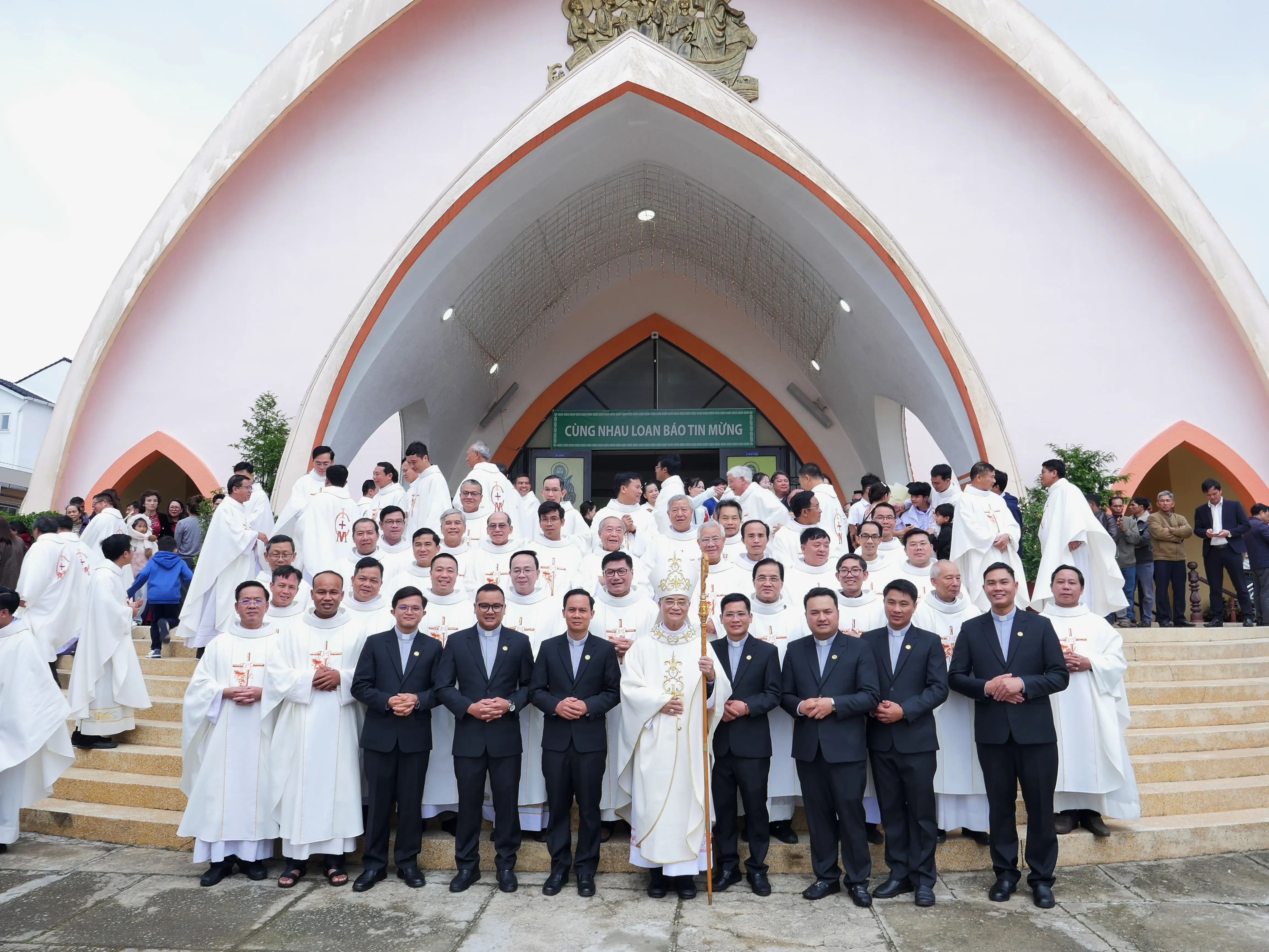 Tu Hội Nhập Thể – Tận Hiến – Truyền Giáo Có Thêm 8 Thành Viên Gia Nhập Vĩnh Viễn Trong Tu Hội