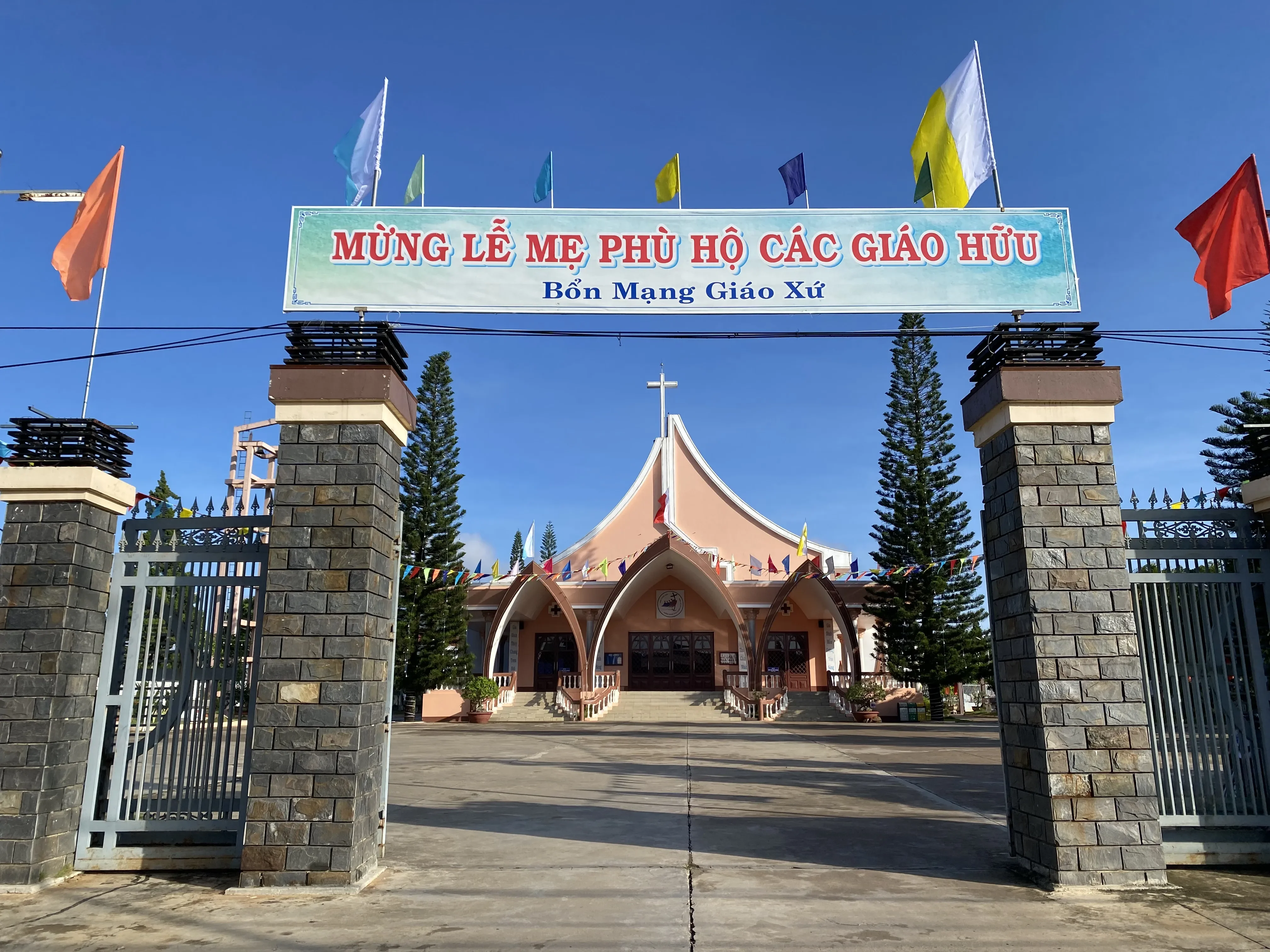 Giáo Xứ Liên Khương Mừng Lễ Bổn Mạng: Đức Mẹ Phù Hộ Các Giáo Hữu