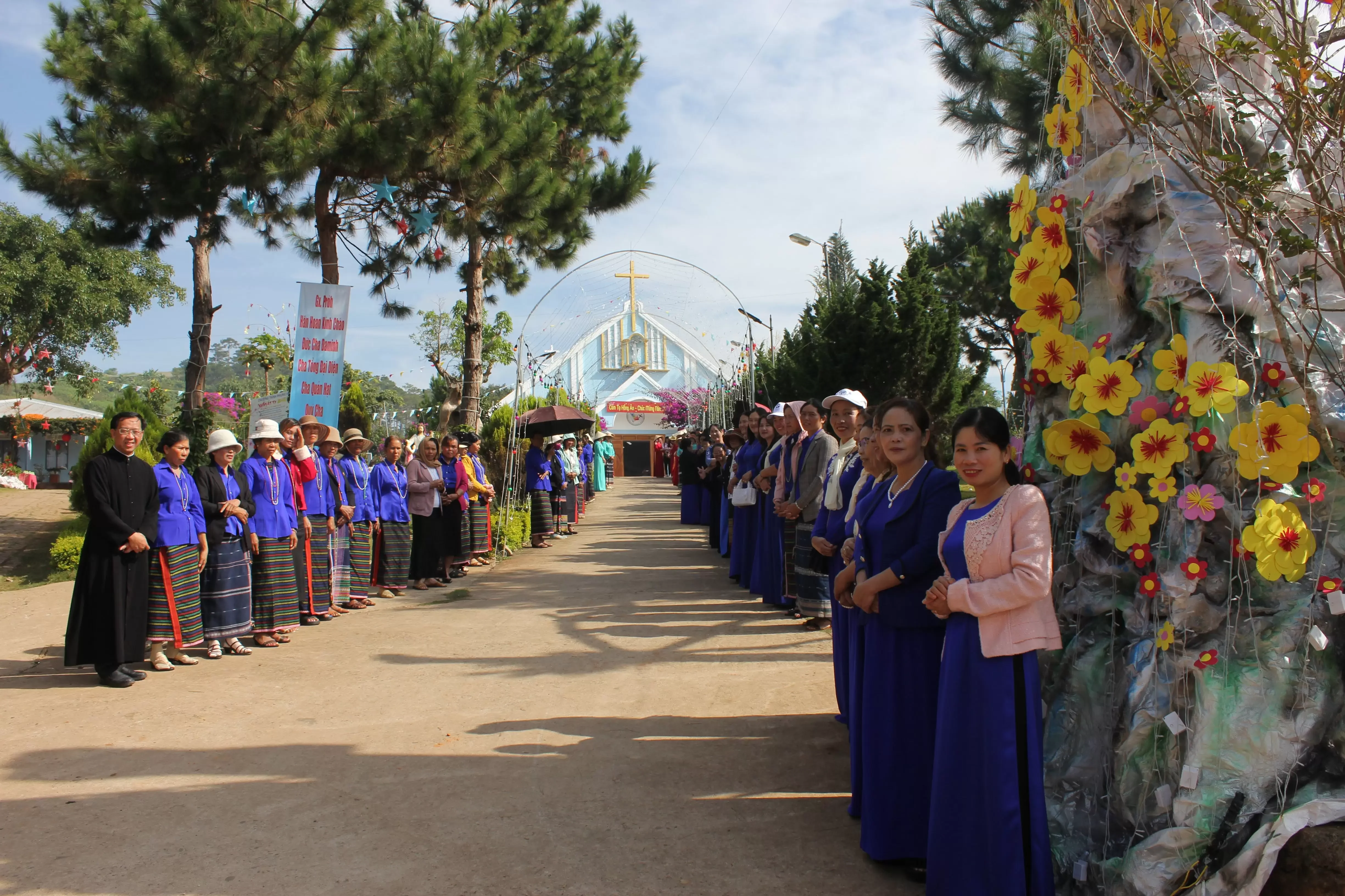 Giáo Hạt Đơn Dương Chúc Tết Đức Giám Mục Giáo Phận Nhân Dịp Tất Niên Và Xuân Mới Ất Tỵ