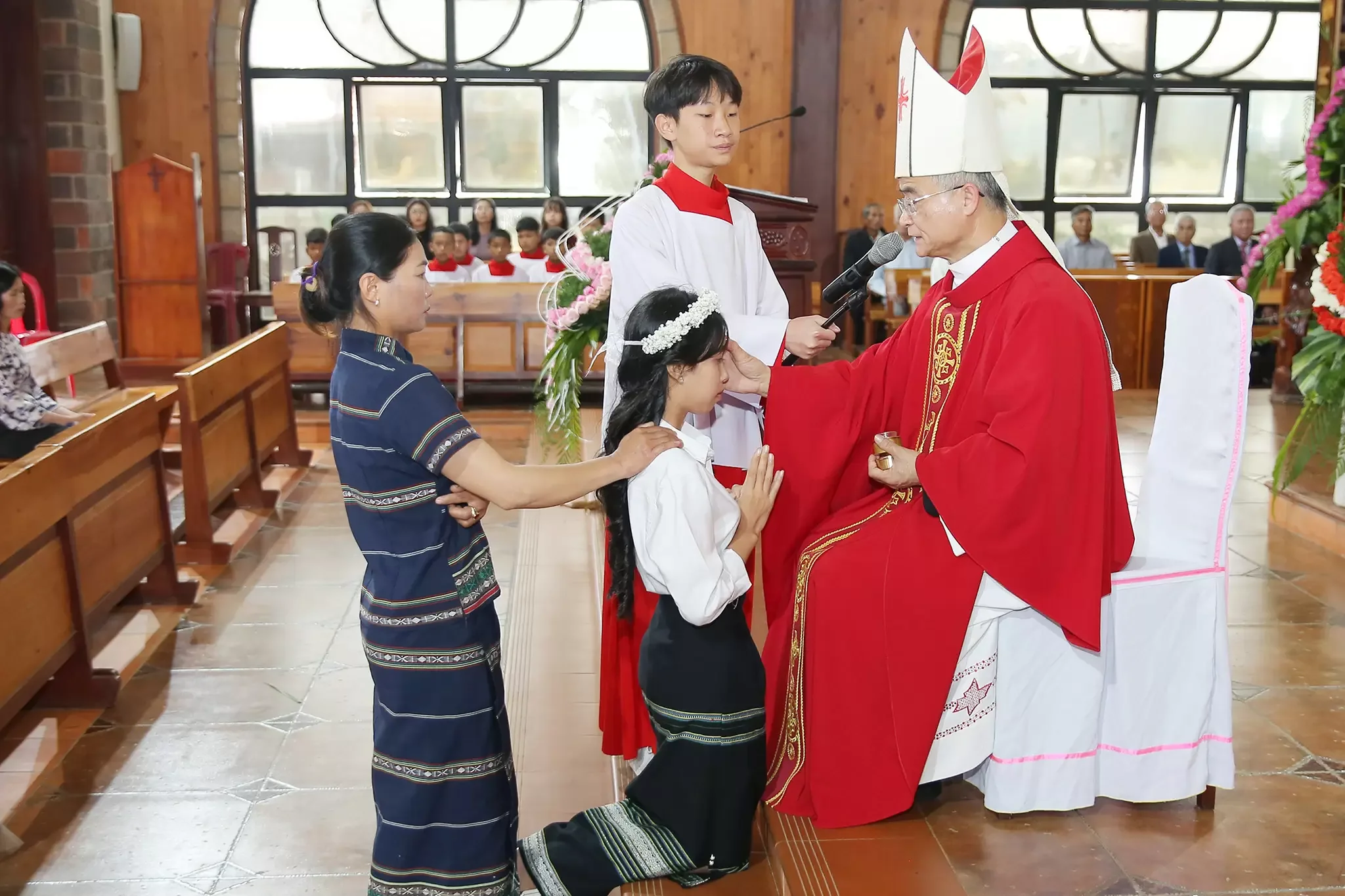 Thánh Lễ Ban Bí Tích Thêm Sức Tại Giáo Xứ Lạc Hoà Ka Đô – Giáo Hạt Đơn Dương