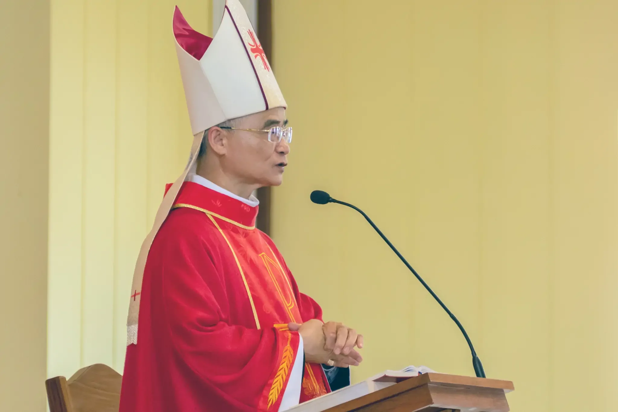 Đức Cha Đaminh Ban Bí Tích Thêm Sức Tại Giáo Xứ Ka La Giáo Hạt Di Linh