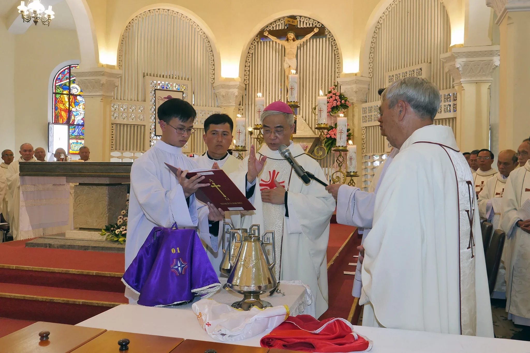 Thánh Lễ Truyền Dầu Tại Nhà Thờ Chánh Tòa Đà Lạt