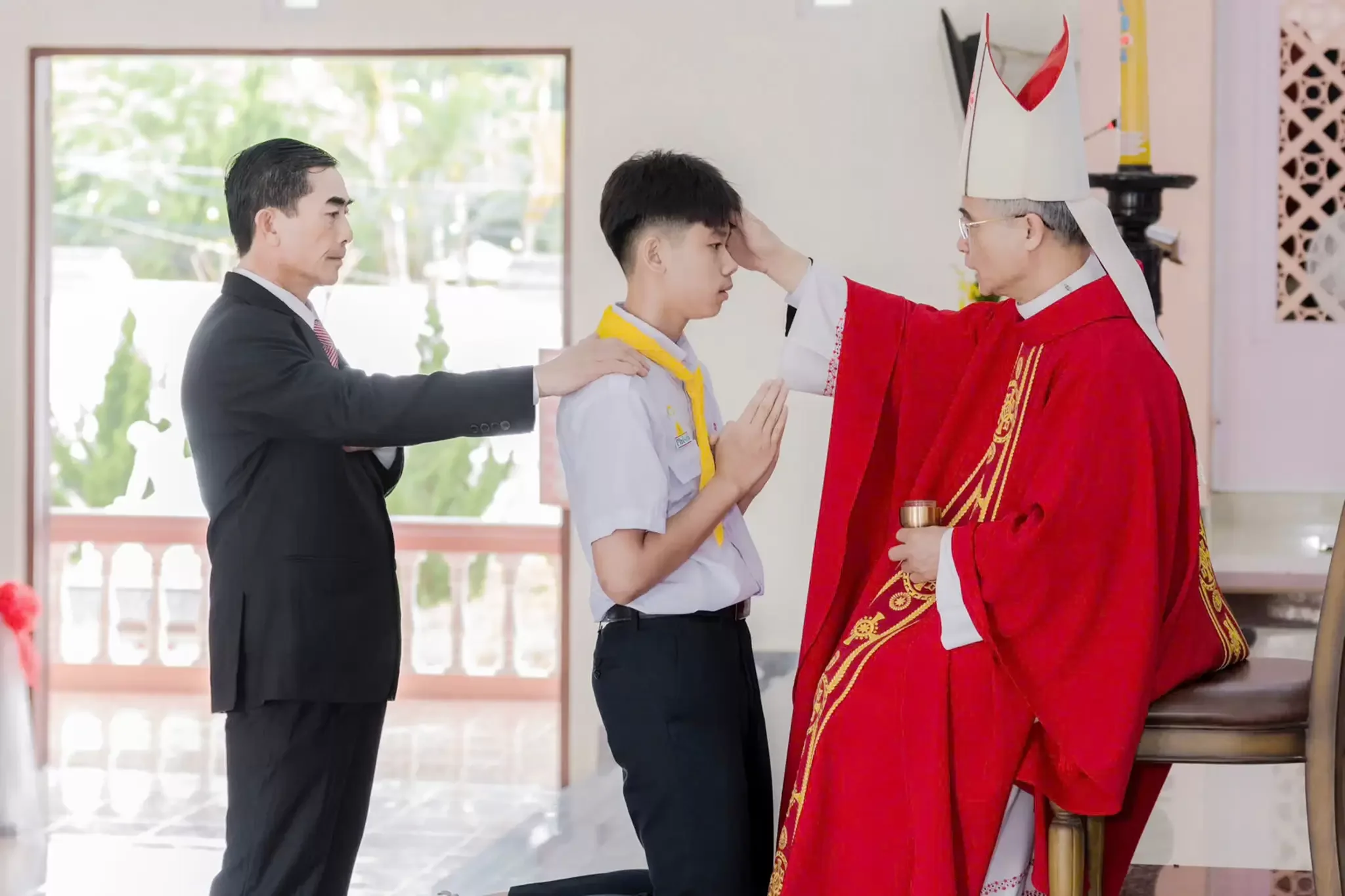 Đức Cha Đaminh ban Bí Tích Thêm Sức tại Giáo Xứ Liên Khương (Đức Trọng)