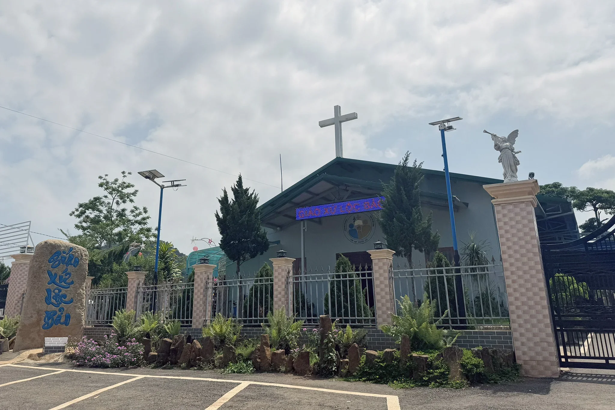 Các Linh Mục Giáo Hạt Bảo Lộc Tĩnh Tâm Tại Giáo Xứ Lộc Bảo