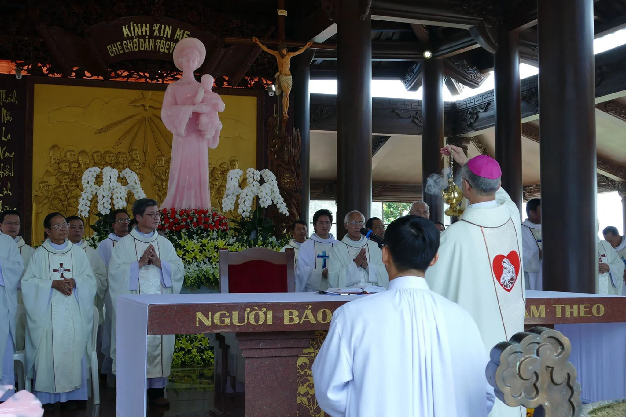 Dâng Hoa Và Thánh Lễ Kính Đức Mẹ Mân Côi Tại La Vang – Đạm Ri Bảo Lộc