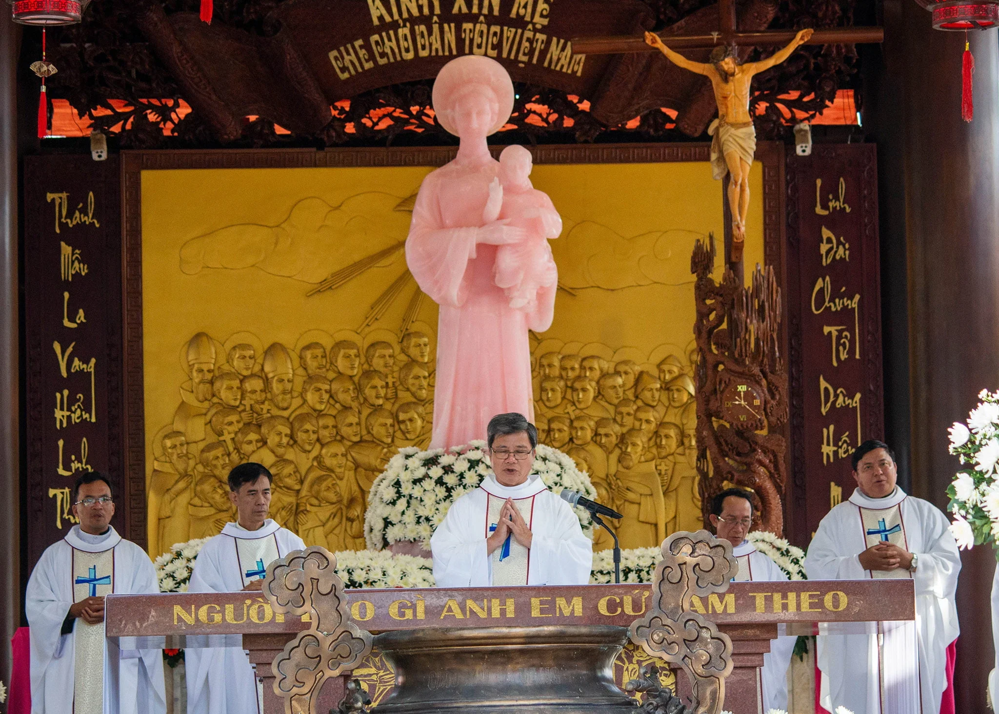Trung tâm hành hương Đức Mẹ La Vang – Bảo Lộc: Thánh lễ kính trọng thể Đức Mẹ Vô Nhiễm Nguyên Tội