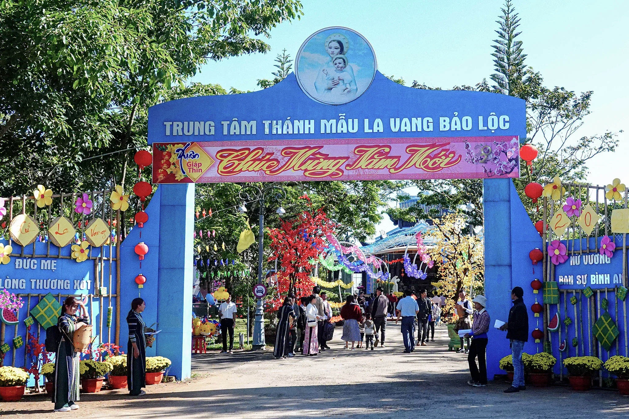 Trung Tâm Thánh Mẫu La Vang – Bảo Lộc: Xuân Giáp Thìn – Cầu Bình An Cho Năm Mới Dưới Chân Mẹ Maria