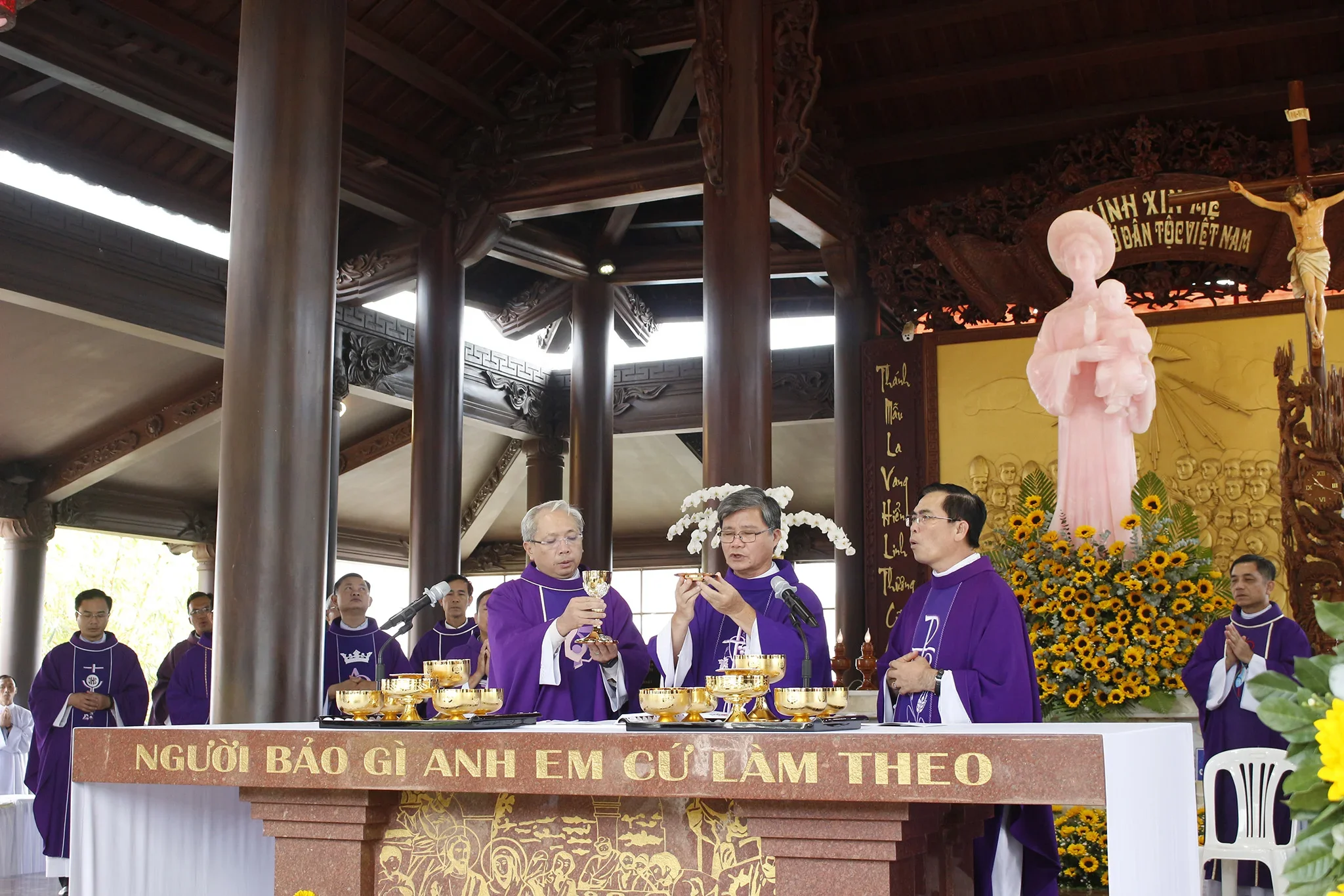 Trung Tâm Thánh Mẫu La Vang (Bảo Lộc): Cùng Mẹ Maria Sống Tâm Tình Dưới Chân Thập Giá Chúa