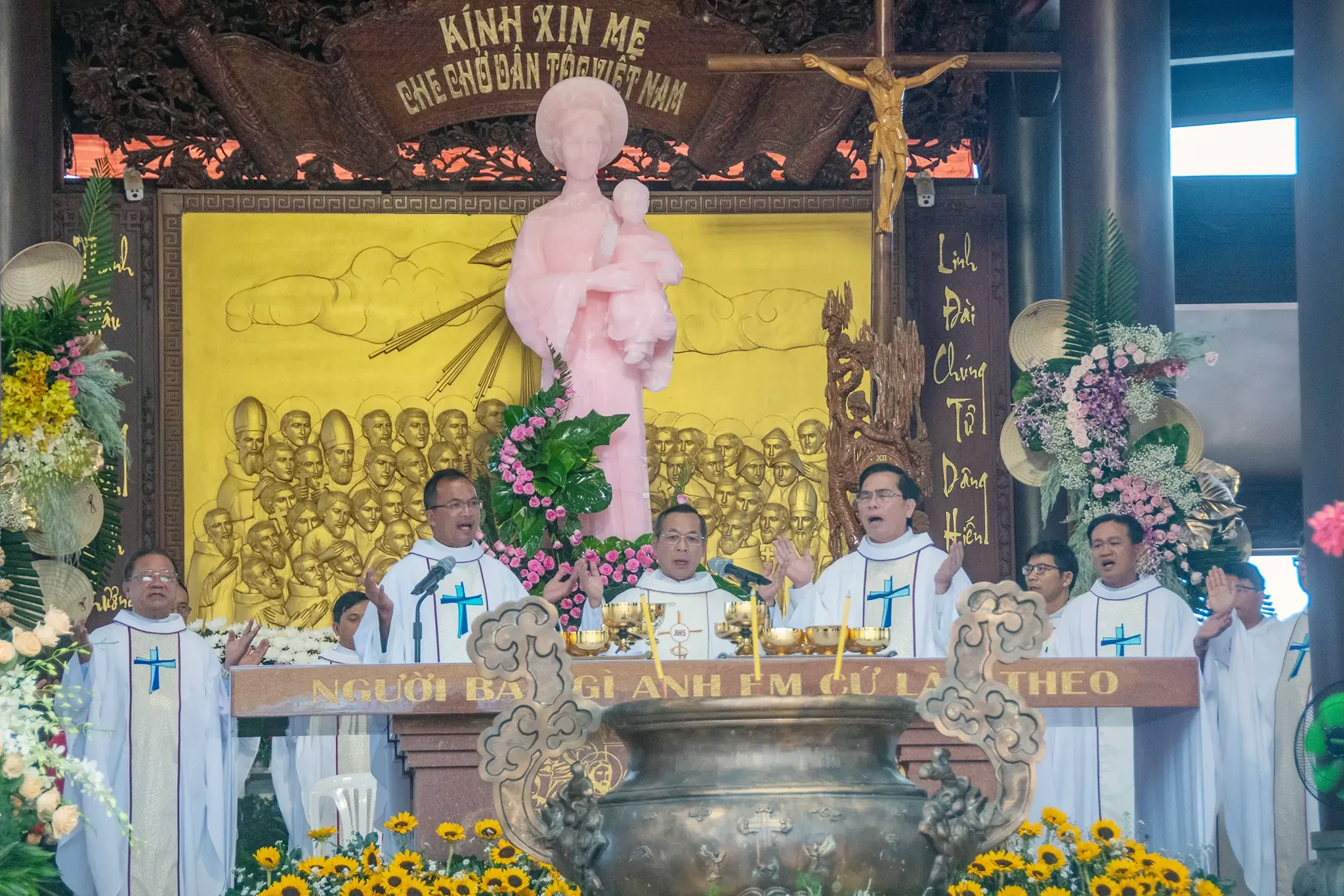 Trung tâm Thánh Mẫu La Vang – Bảo Lộc: Thánh lễ ngày 13 tháng 8 tôn vinh Mẹ Maria vinh hiển Hồn Xác Lên Trời