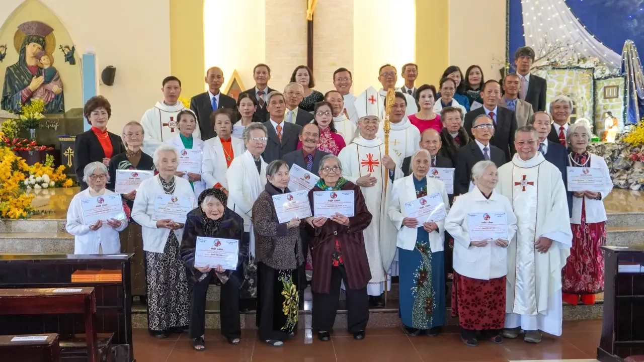 Lễ Thánh Gia Thất: GIÁO XỨ CHÚA CỨU THẾ – TÙNG LÂM MỪNG KỶ NIỆM CÁC ĐÔI HÔN PHỐI VÀ MỪNG THỌ QUÝ CỤ CAO NIÊN