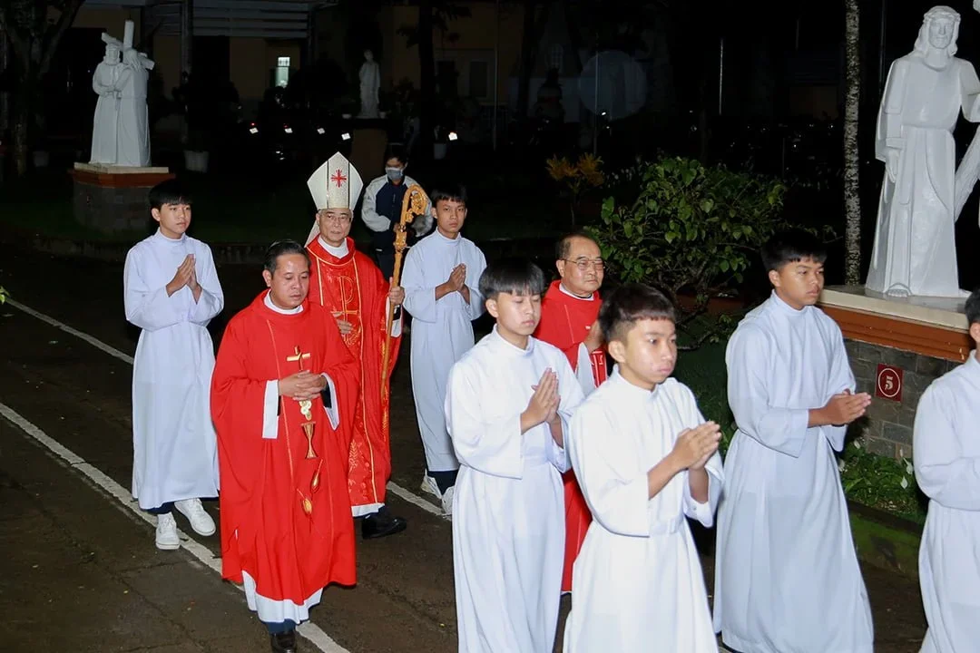 Thánh Lễ Ban Bí Tích Thêm Sức Tại Giáo Xứ Tân Hà – Giáo Hạt Bảo Lộc