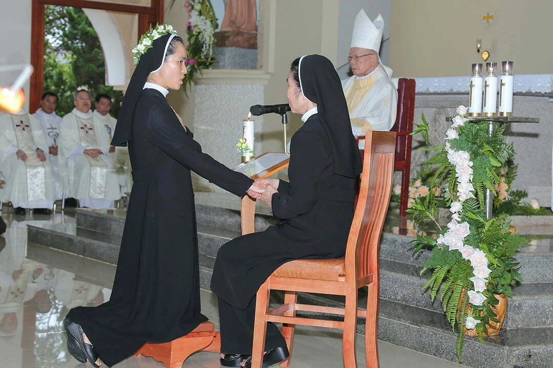 Lễ Khấn Trọn Đời Tại Hội Dòng Mến Thánh Giá Đà Lạt