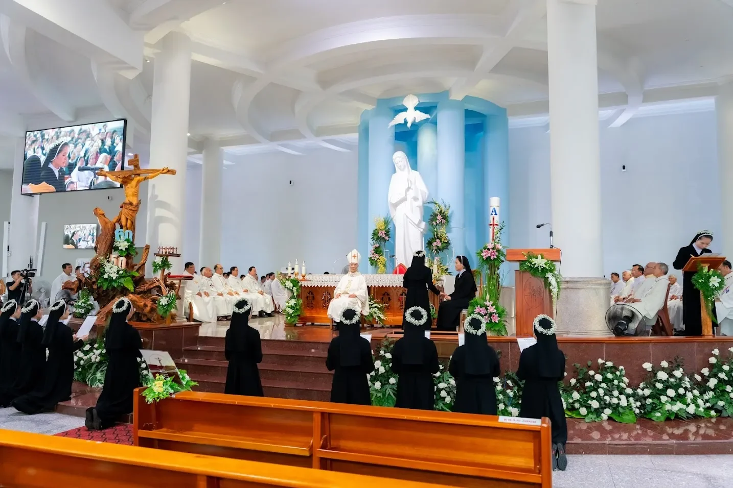 Hội Dòng Mến Thánh Giá Đà Lạt: Hồng Ân Vĩnh Khấn Và Kỷ Niệm Khấn Dòng