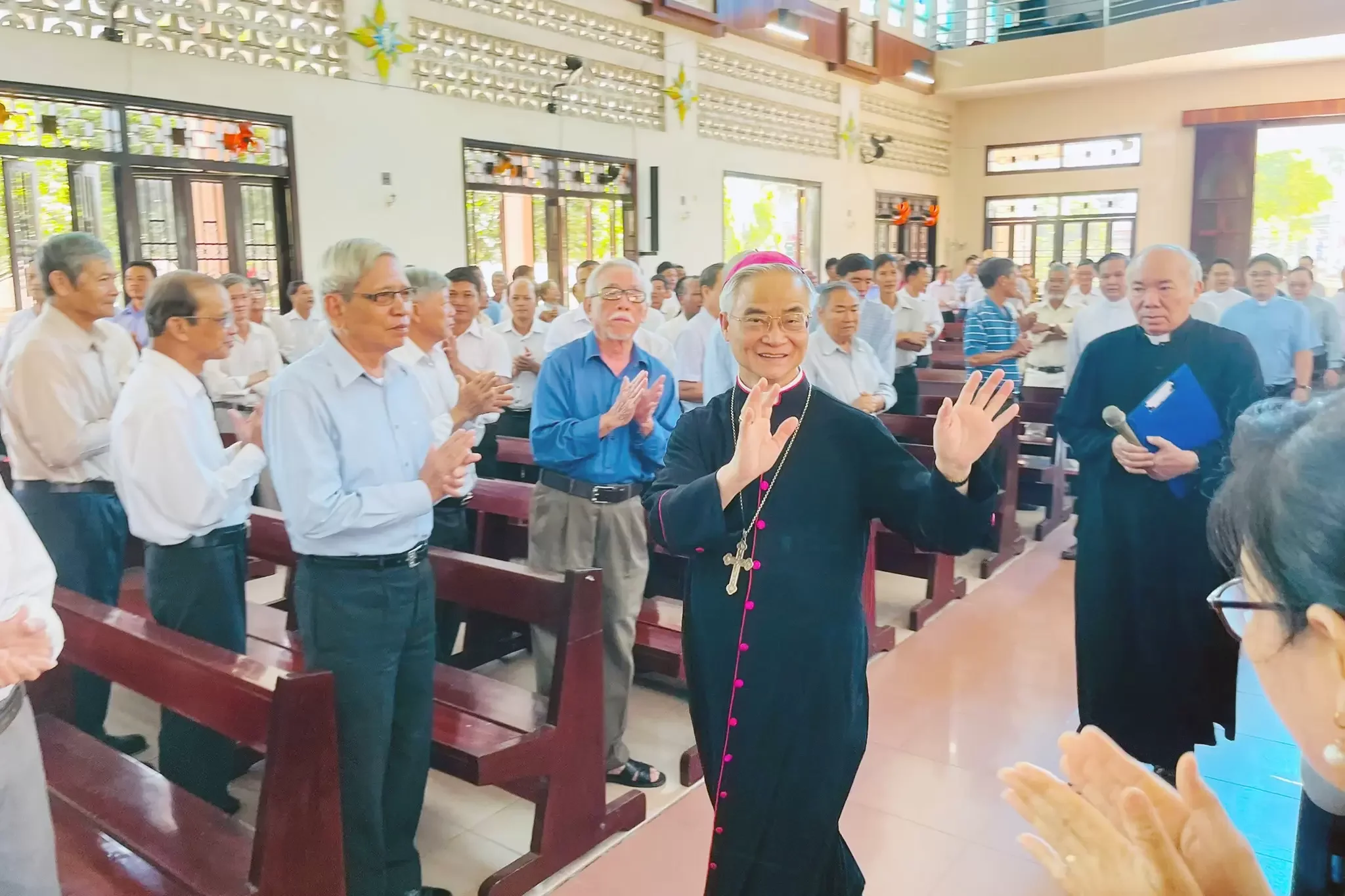 Giáo Hạt Madaguôi Chúc Tết Đức Cha Đaminh, Cha Tổng Đại Diện