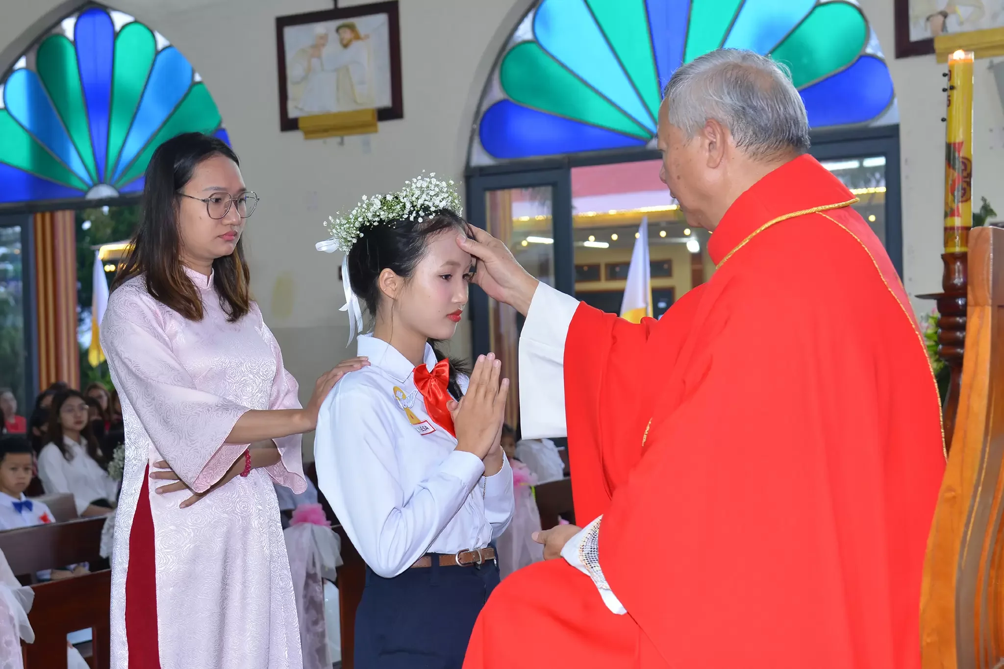 Thánh Lễ Trao Ban Bí Tích Thêm Sức Và Rước Lễ Lần Đầu Tại Giáo Xứ Đức Mẹ Vô Nhiễm (Bảo Lộc)