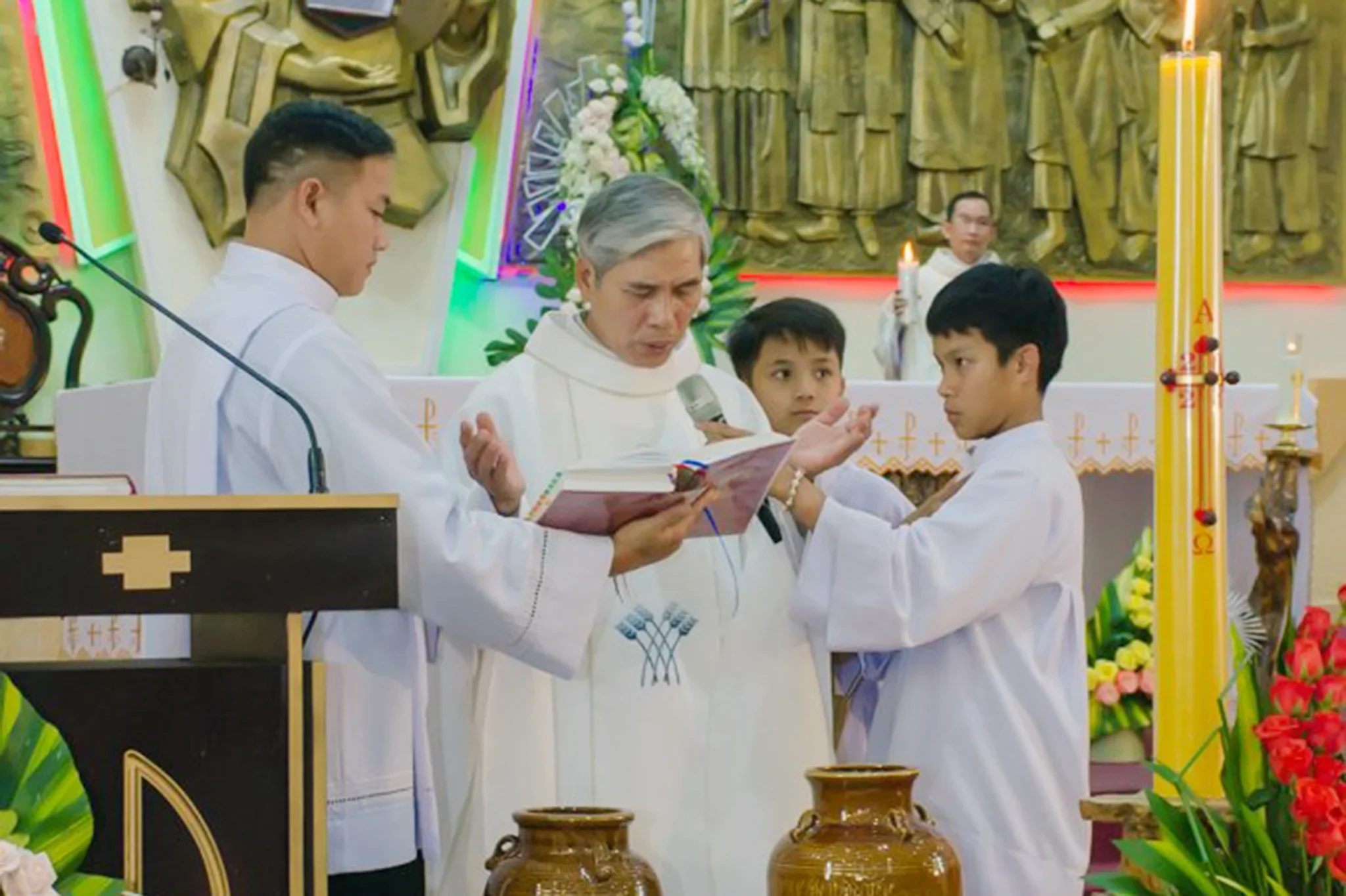 Giáo Xứ Minh Giáo (Đà Lạt) Cử Hành Đêm Vọng Phục Sinh