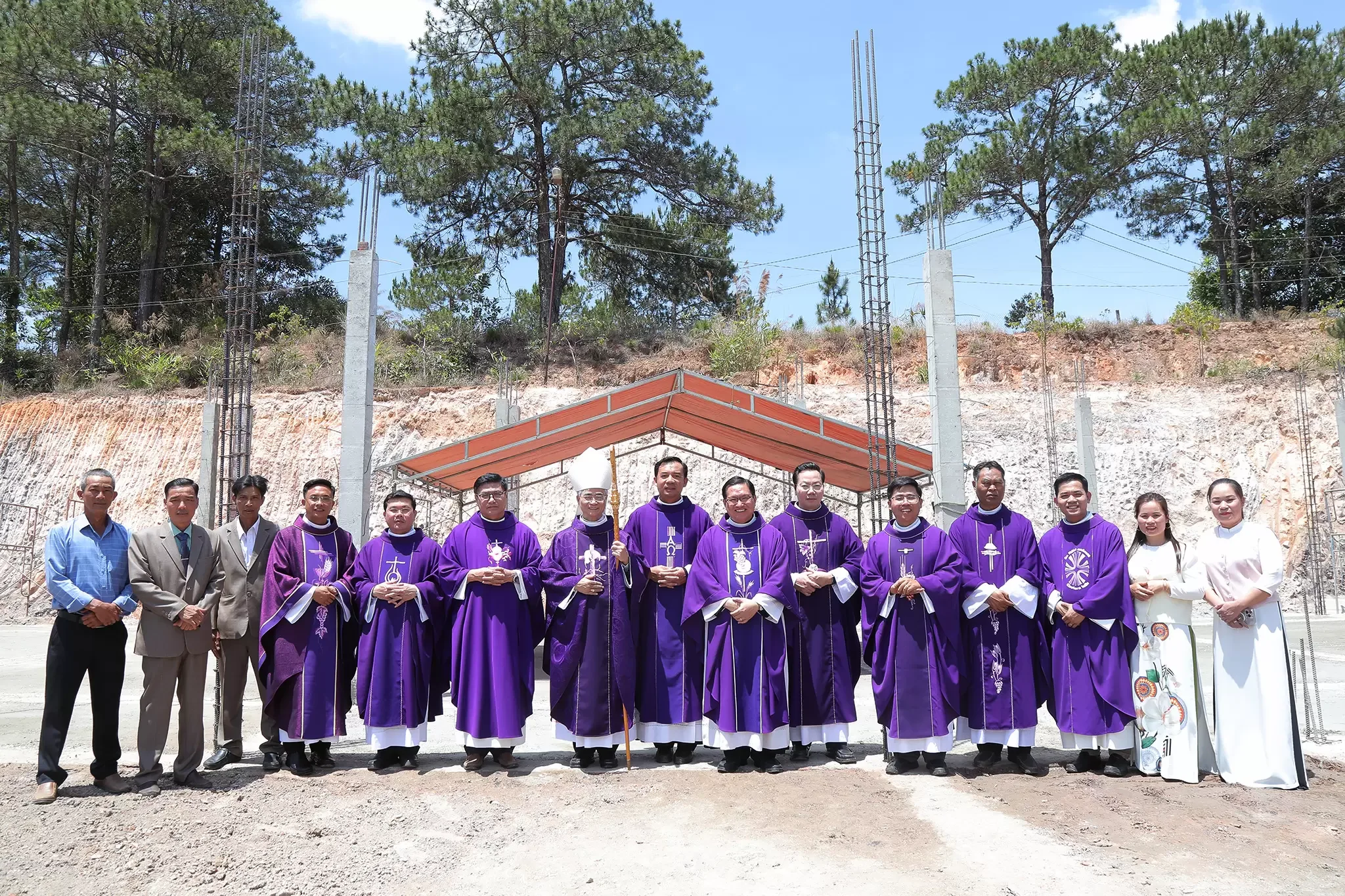 Giáo Xứ Ninh Loan: Làm Phép Diện Tích Xây Dựng Hội Trường Và Nhà Giáo Lý