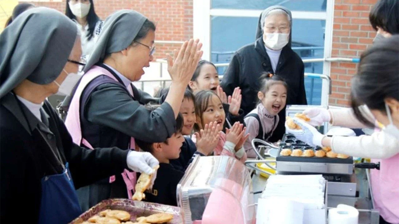 Các nữ tu Công giáo Nhật Bản và Hàn Quốc thúc đẩy đối thoại giữa hai quốc gia