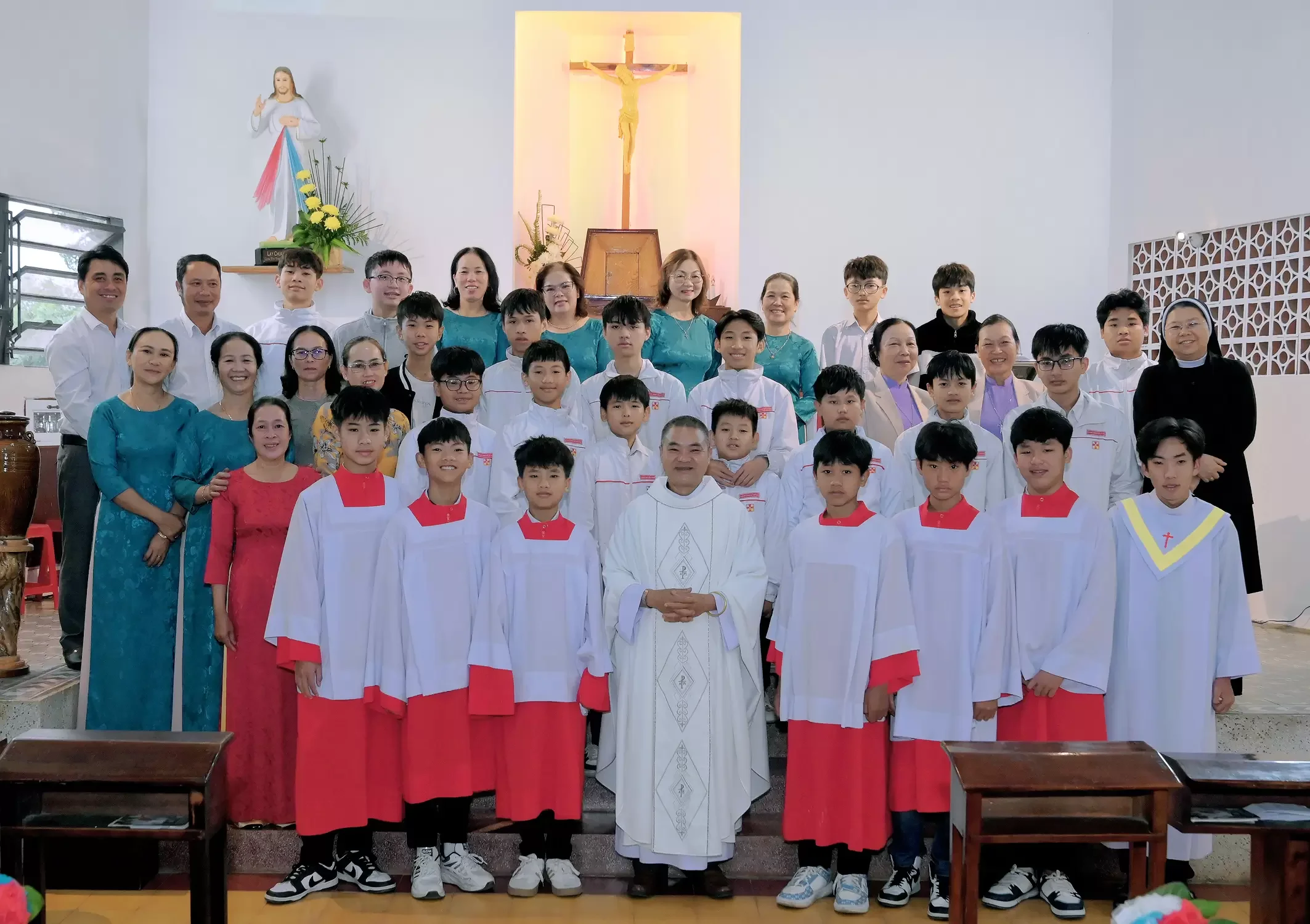 Giáo Xứ Châu Sơn (Đơn Dương): Lễ Thánh Đaminh Saviô, Bổn Mạng Ban Lễ Sinh