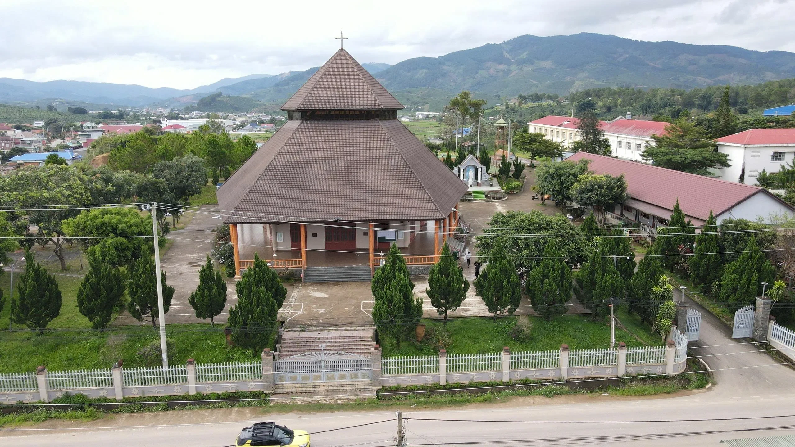 Giới Thiệu Hình Ảnh Nhà Thờ Phitô – Đức Trọng