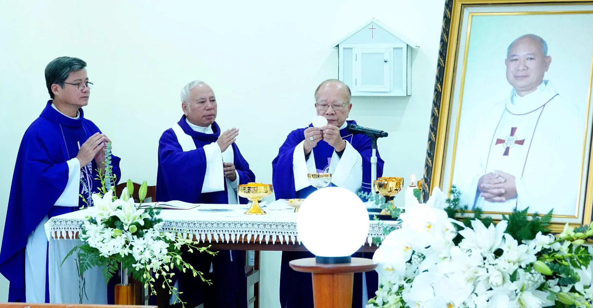 Nghi Thức Tẩn Liệm Cha Cố Matthêu Đinh Viết Hoàng