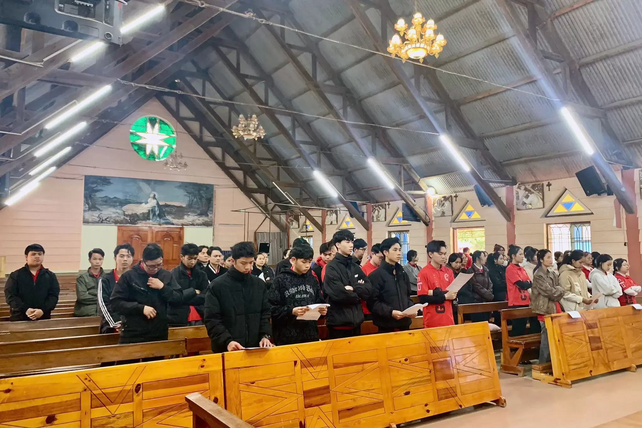 Nhóm Sinh Viên Don Bosco Hành Hương Năm Thánh 2025 Tại Giáo Xứ Lang Biang